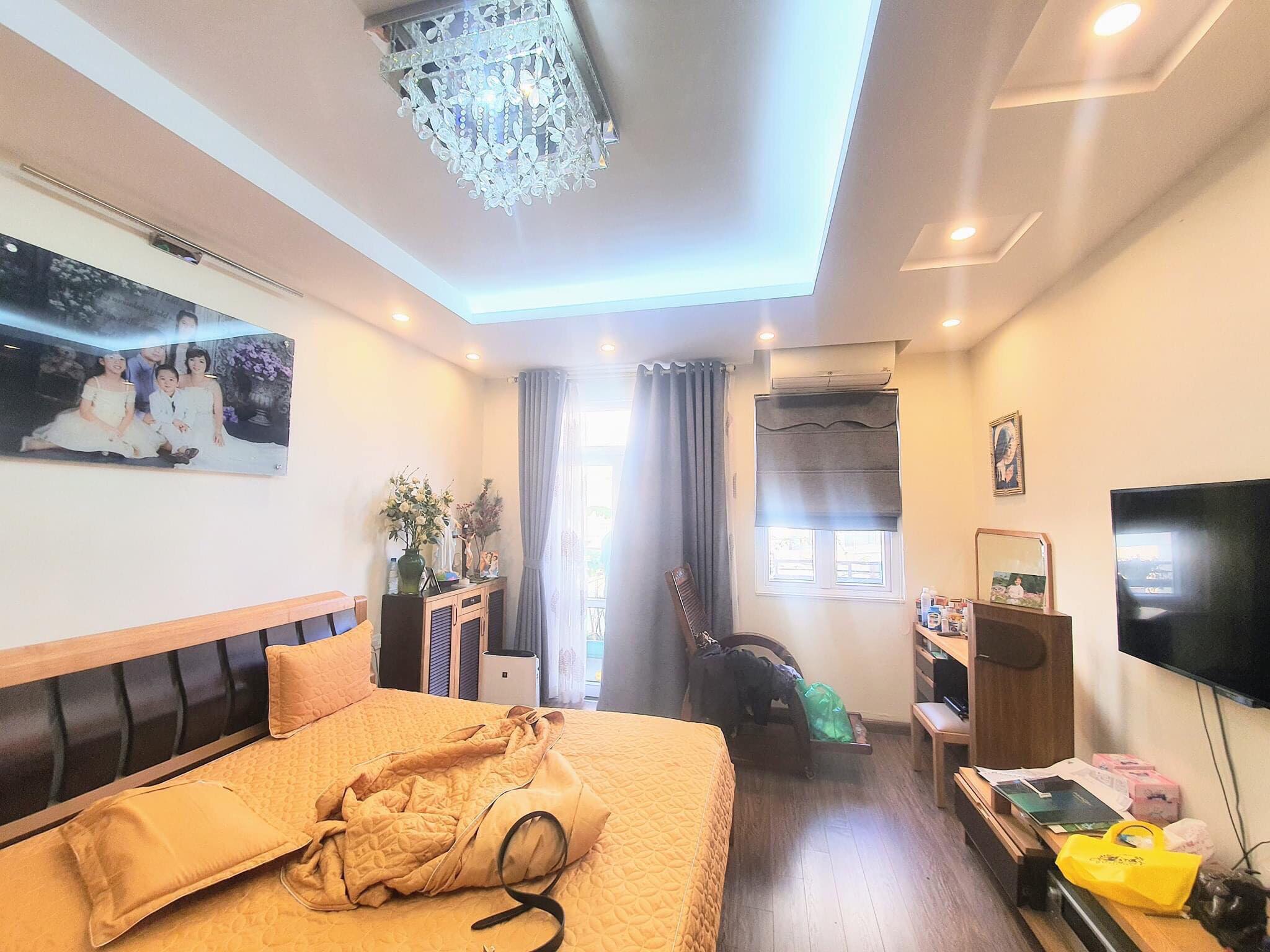 Gia Đình Cần Bán Căn Nhà Phường Ngọc Thụy, 50m2, Mặt Tiền 4,2m, 4 Tầng, Nhỉnh 3,45 Tỷ.