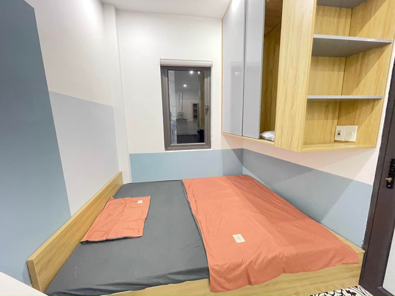 Bán căn nhà 72m2 phố Nghi Tàm, Tây Hồ Dân xây 5 phòng Gara Ô tô dừng đỗ 3.7 Tỷ