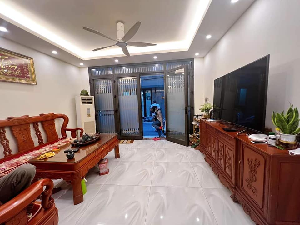 Nhà Đẹp Mới Toanh Phường Ngọc Thụy, ÔTô Đổ Cửa, 40m2, 5 Tầng, Nhỉnh 3,55 Tỷ.