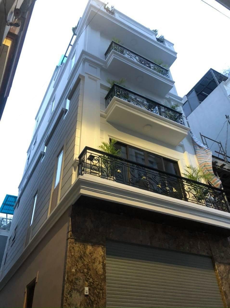 Nhà Đẹp 6 Tầng Thang Máy Nguyễn Văn Cừ, Lô Góc Ô Tô Vào Nhà, KD, 60m2, Nhỉnh 11 Tỷ.