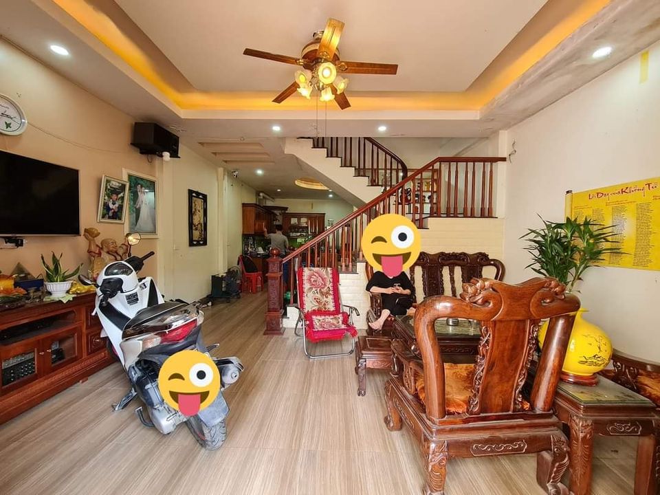 Gia Đình Bán Căn Nhà Phố Nhuyễn Sơn, 60m2, MT 4m, Ô Tô Đổ Cổng, Kinh Doanh, Nhỉnh 4,95Tỷ.