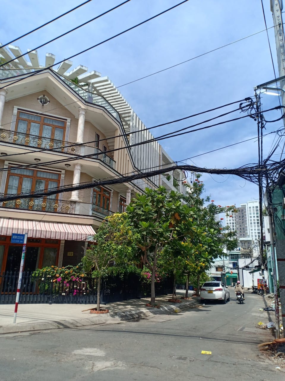 Bán nhà Biệt Thự, 4 tầng Thang máy, Hòa Bình, Tân Phú, 127 m2, NHỈNH 12 TỶ.