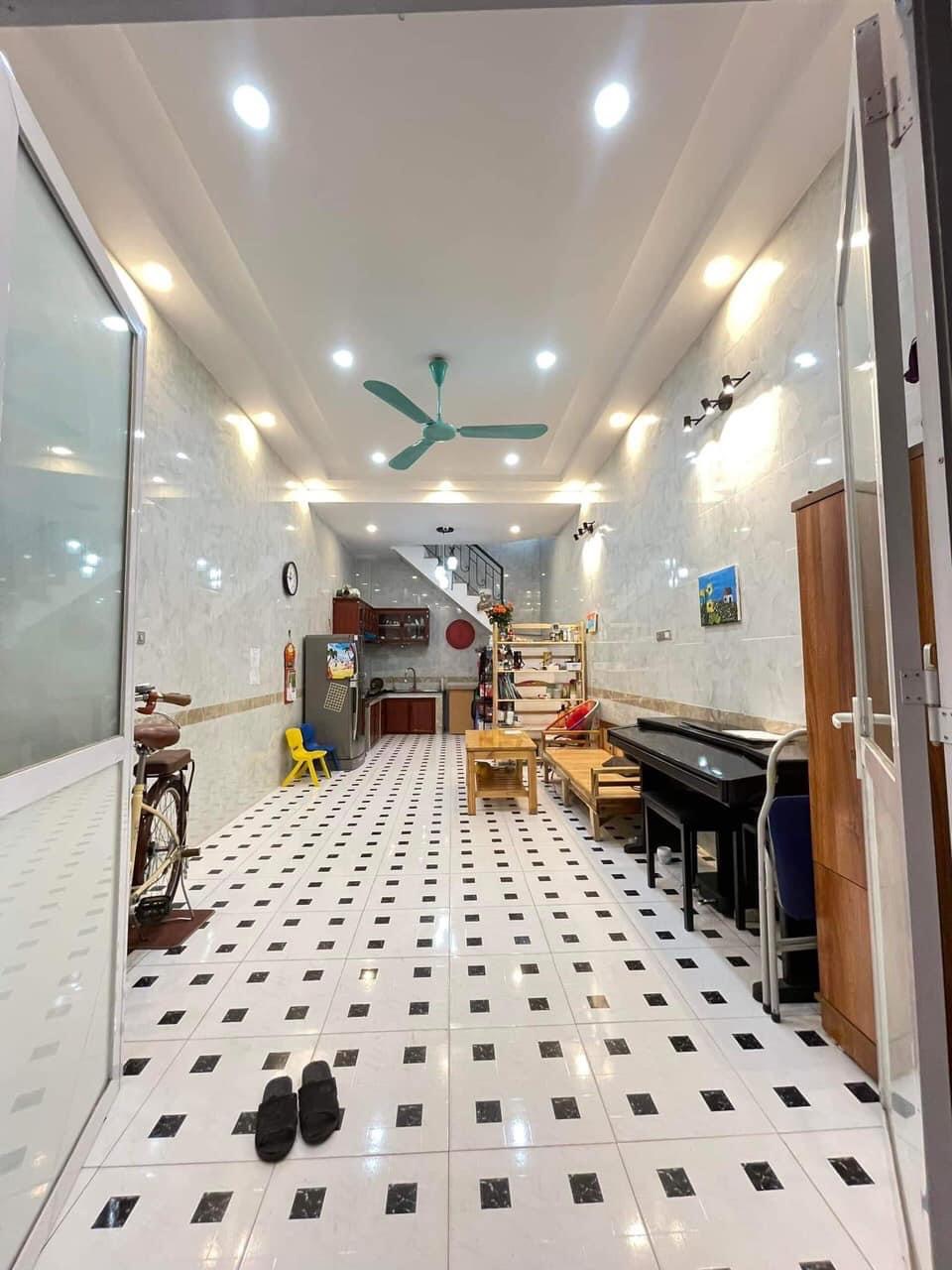 Bán nhà Xuân Thuỷ,gần phố,ngõ thoáng xe ba gác đỗ tận cửa,31m2,3tầng,mặt tiền:3,6m