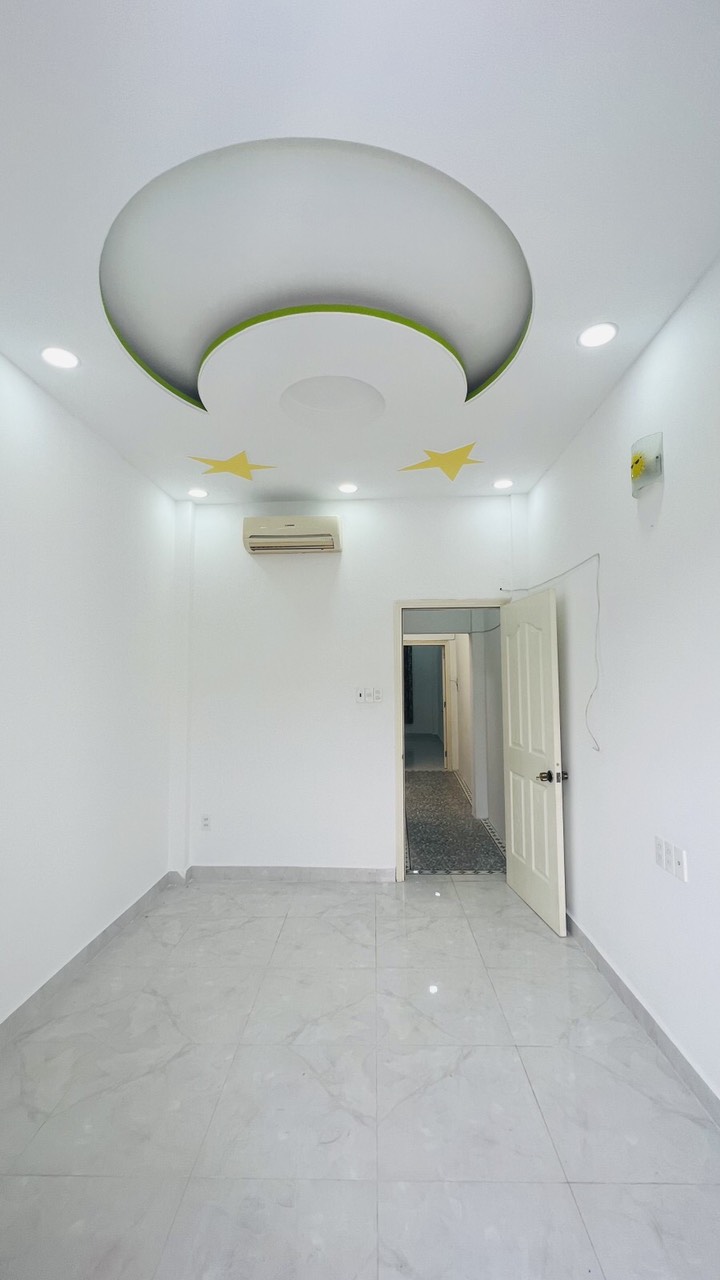 Giảm sốc 400 triệu - Nhà 3 tầng HXH Lê Văn Sỹ - Khu VIP P 1 – giá 7, 4 tỷ .