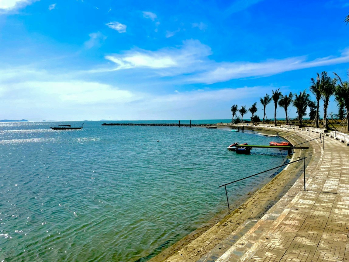 Chính chủ cần bán lô shophouse mặt biển DT 120m, mặt tiền 6m tại Hà Tiên, Kiên Giang.