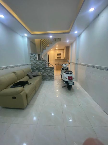 Bán gấp nhà Cách Mạng Tháng 8,Quận 10 chỉ 5 tỷ 49.Lh Công 0909048***