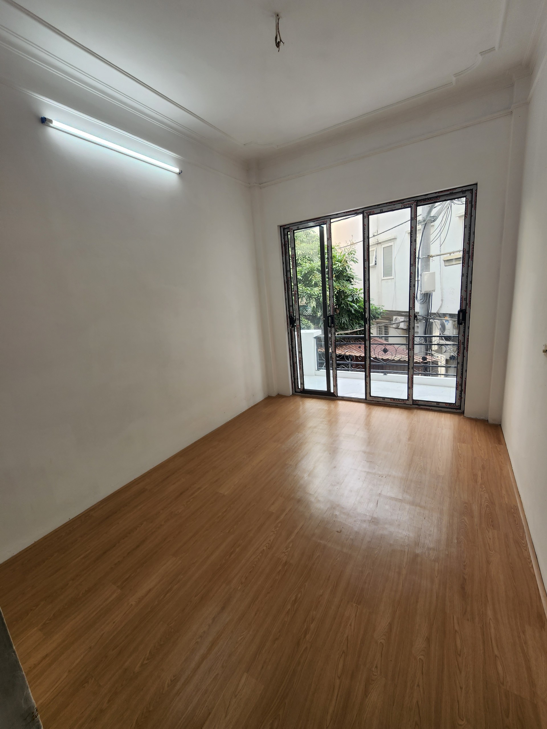 Bán nhà Đền Lừ : 37m x4T, ô tô 7 chỗ đỗ , gần phố --4,95 tỷ