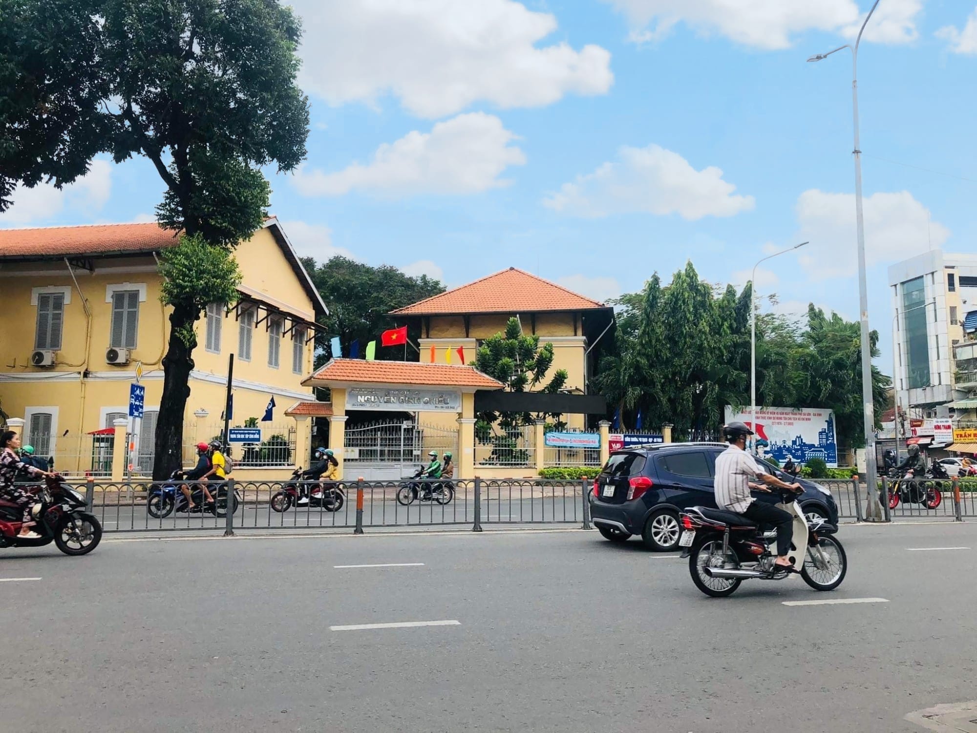 Bán nhà Đ Nơ Trang Long , P7, BT, HXH, 64m2,4 tầng, giá 7,5 Tỷ vào ở ngay