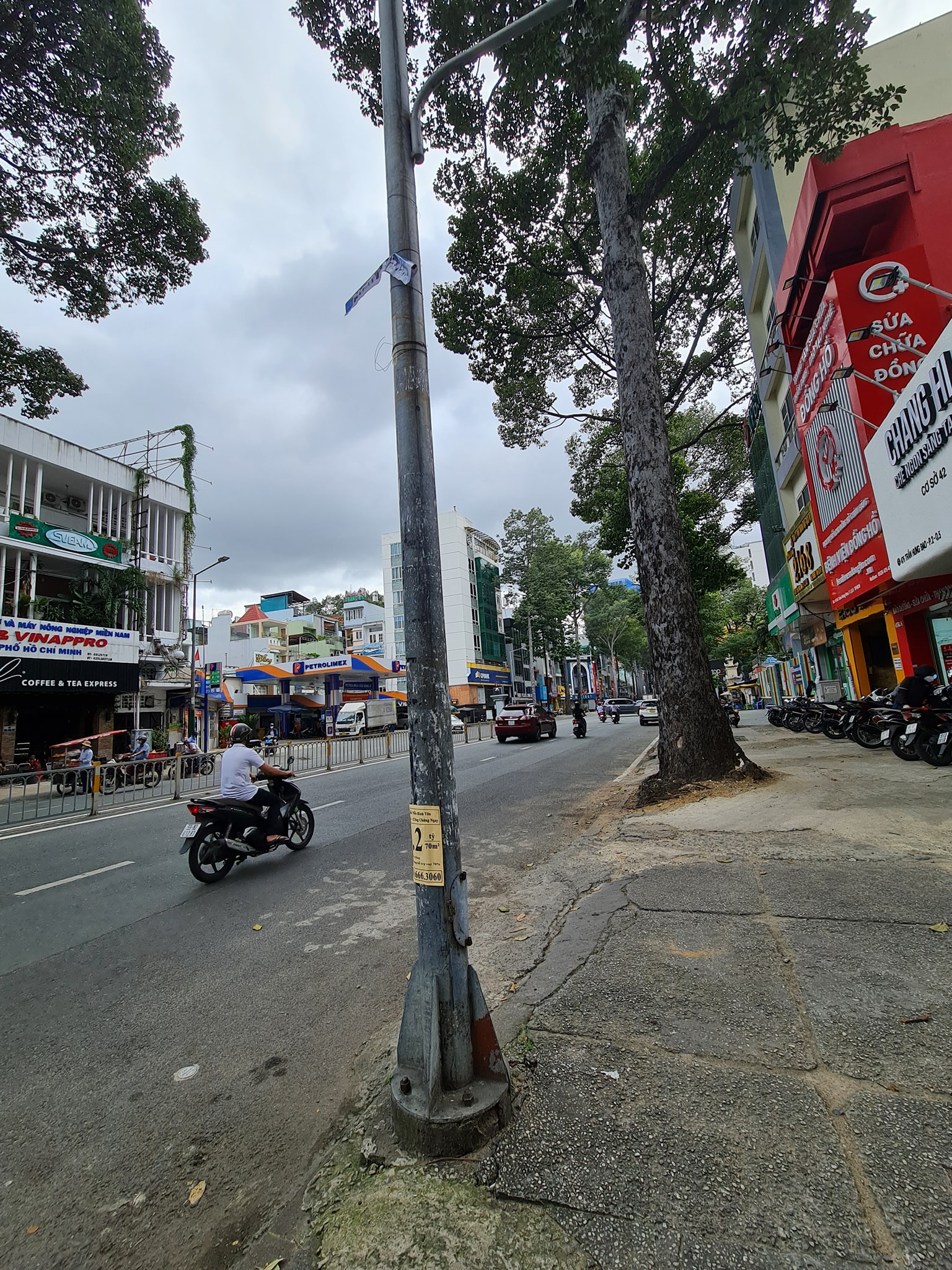 TRUNG TÂM QUẬN 5 SÁT VÁCH QUẬN 1 - LÔ GÓC 2 MẶT TIỀN - HẺM XE TẢI 15M RA NGAY MẶT TIỀN - CHỦ NGỘP BANK CẦN BÁN GẤP.