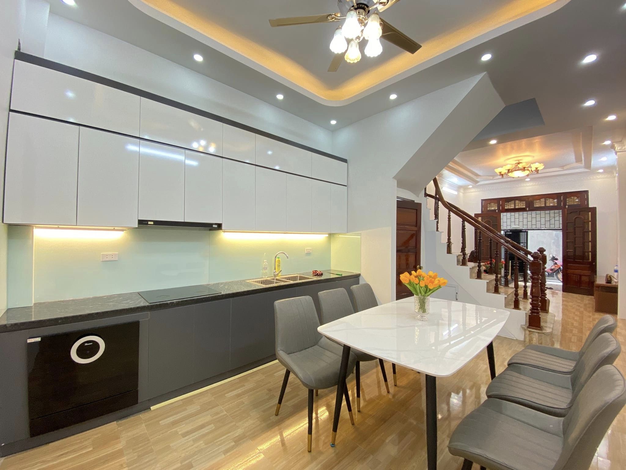 Bán nhà Trung Yên 6, sát ô tô, lô góc, ngay công viên Trung Yên, 50m2 x 5T 6.6 tỷ