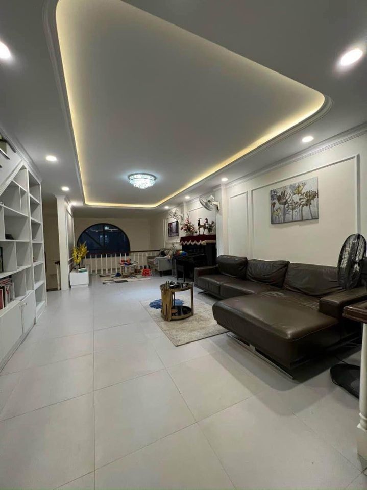 Bán Nhà Ngang 5m Mặt Tiền Nội Bộ 5 Tầng - Kề Phú Mỹ Hưng - Quận 7