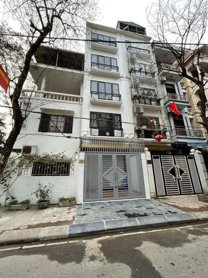 Bán nhà Tam Trinh, Gara ÔTÔ. Phân lô ngõ 357.Giá chỉ có 8.5 tỷ.E.Định: 0967---592---566