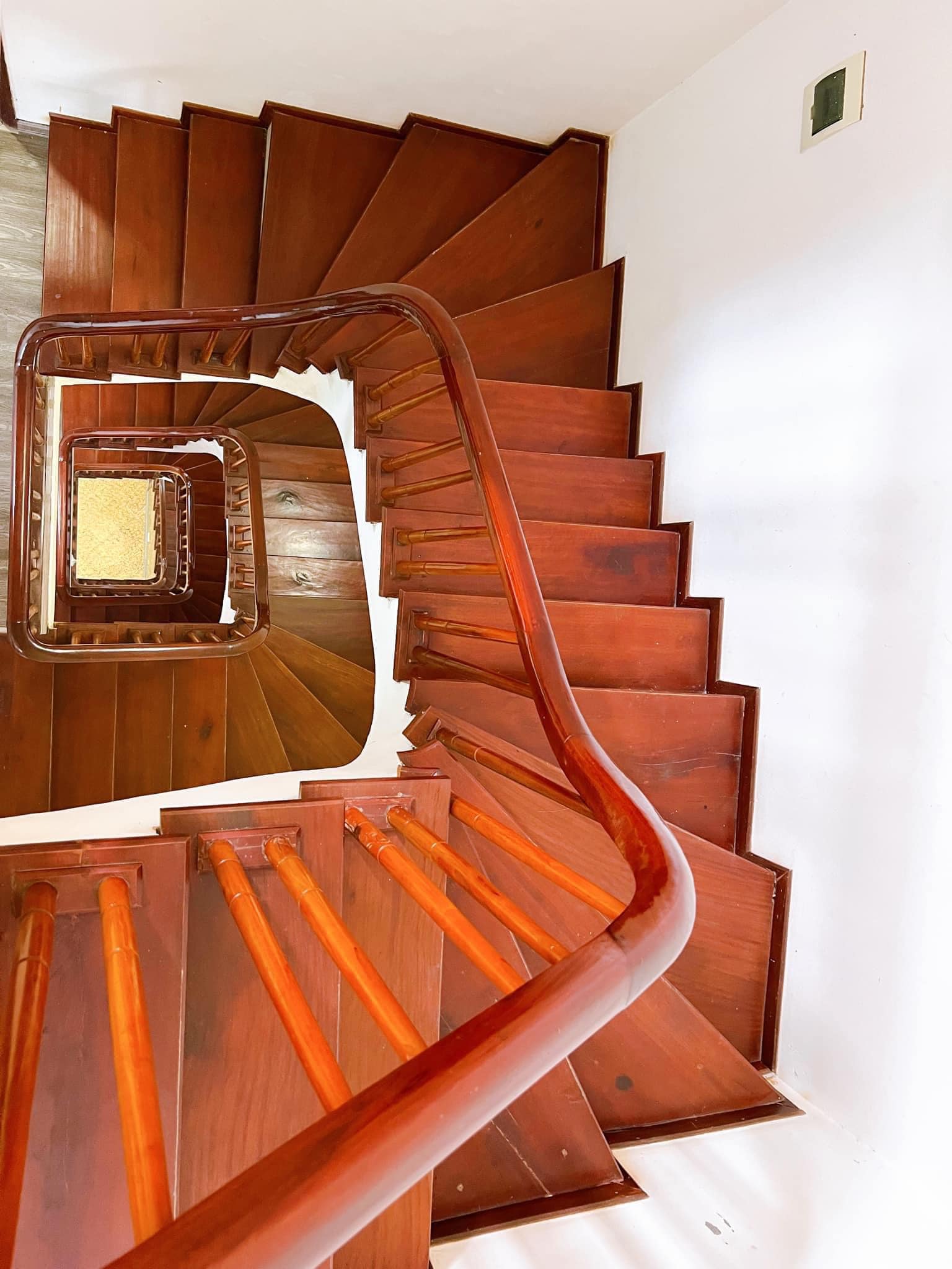 Bán Nhà nhà đẹp ngõ 44 Trần Thái Tông 45m x 5t, 10m ô tô tránh, KD, ở sướng 5,8 tỷ.