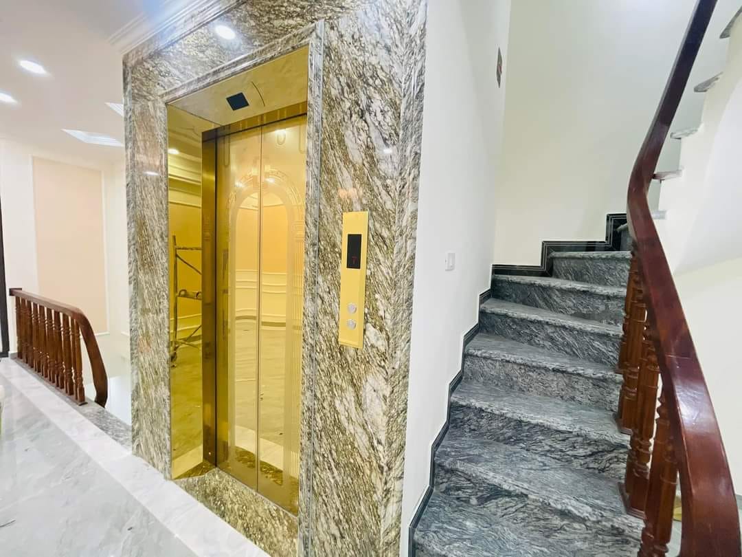 Tòa Nhà Phố Nguyễn Văn Huyên_Kinh Doanh Đỉnh_8 Tầng Thang Máy_Nội Thất Khủng_Giá Ngon