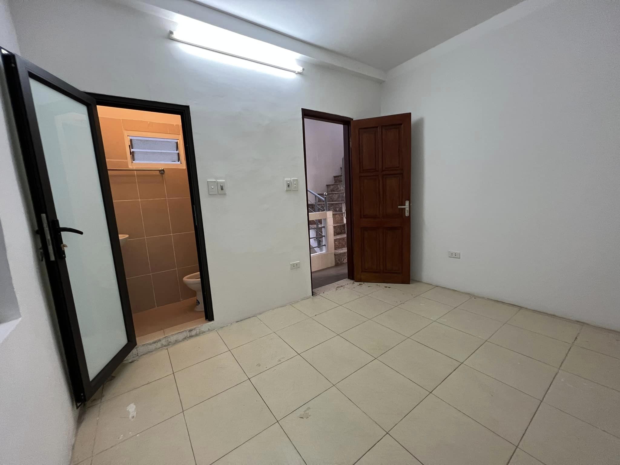 Ngõ 40 Võ Thị Sáu, cần bán gấp nhà 4 tầng, 4 ngủ, 42m giá 100.