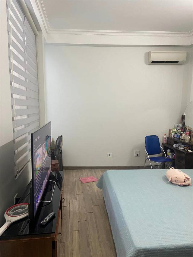 Bán nhà Hào Nam, 5 tầng, ngõ rộng để 5-7 xe máy, 32m2, giá suýt 4 tỷ