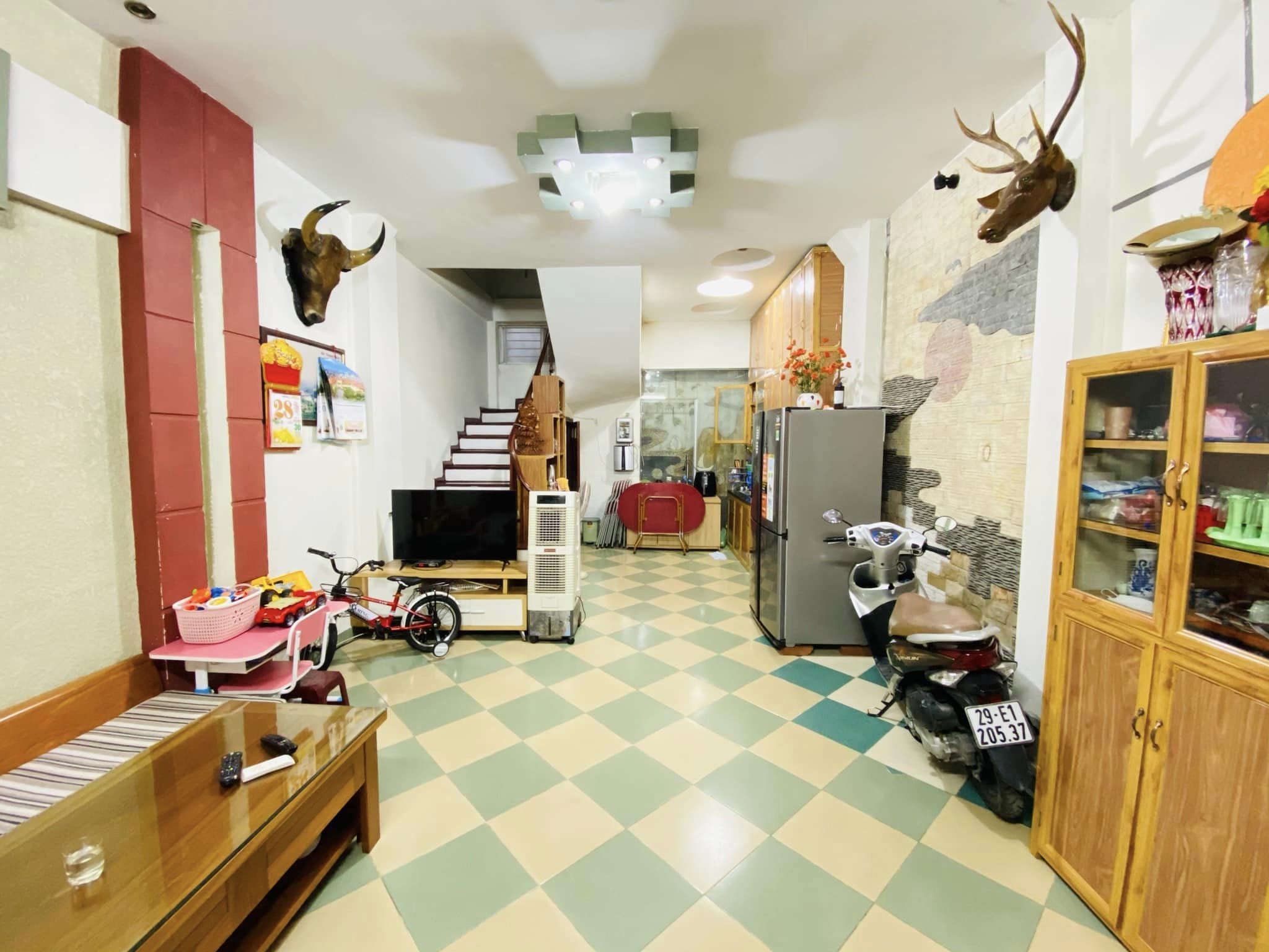 Bán nhà ngõ 136 Chùa Láng 57m2 x 5 tầng, 6 tỷ, chính chủ