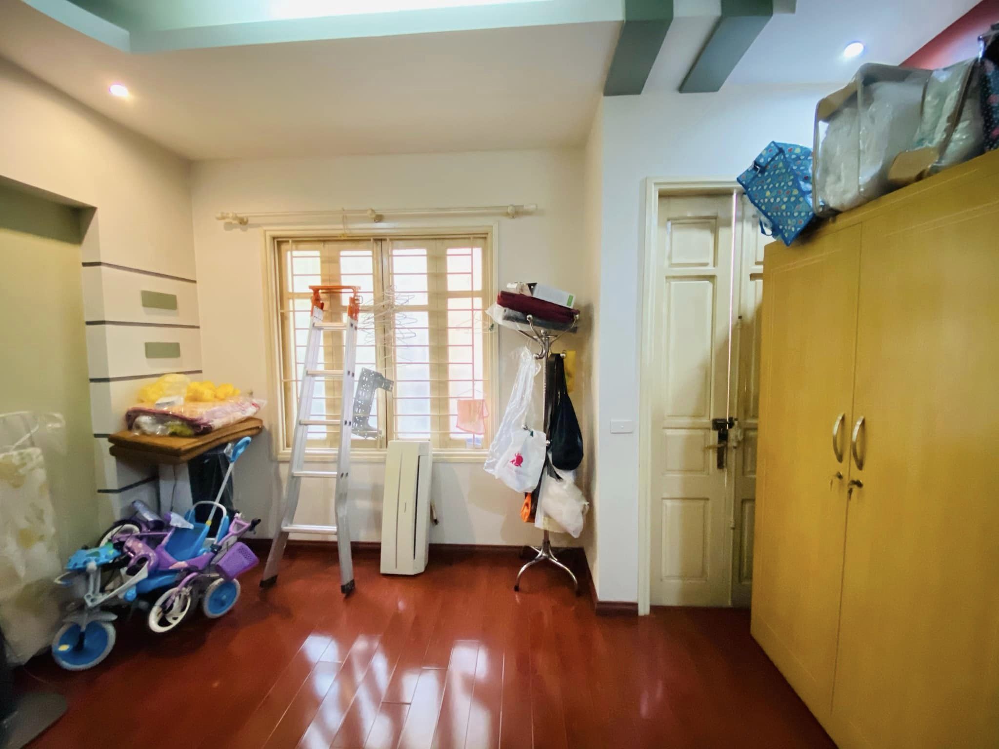 Bán nhà ngõ 136 Chùa Láng 48m2, 5 tầng, mặt tiền 3,5m