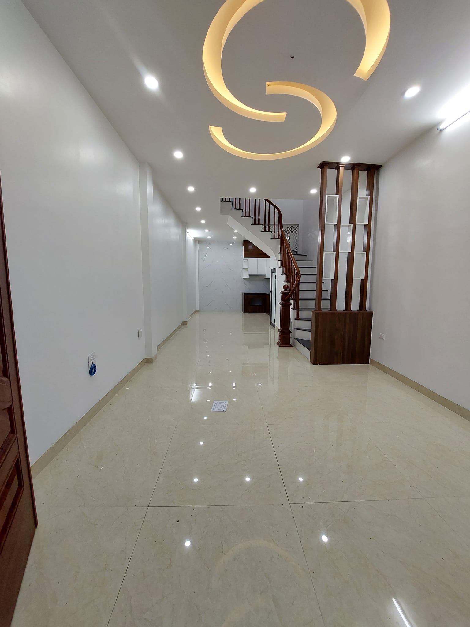 Bán căn nhà 55m2 phố Âu Cơ, Tây Hồ Chủ tự xây 4 phòng 10m 2 Ô tô tránh 4.8 Tỷ