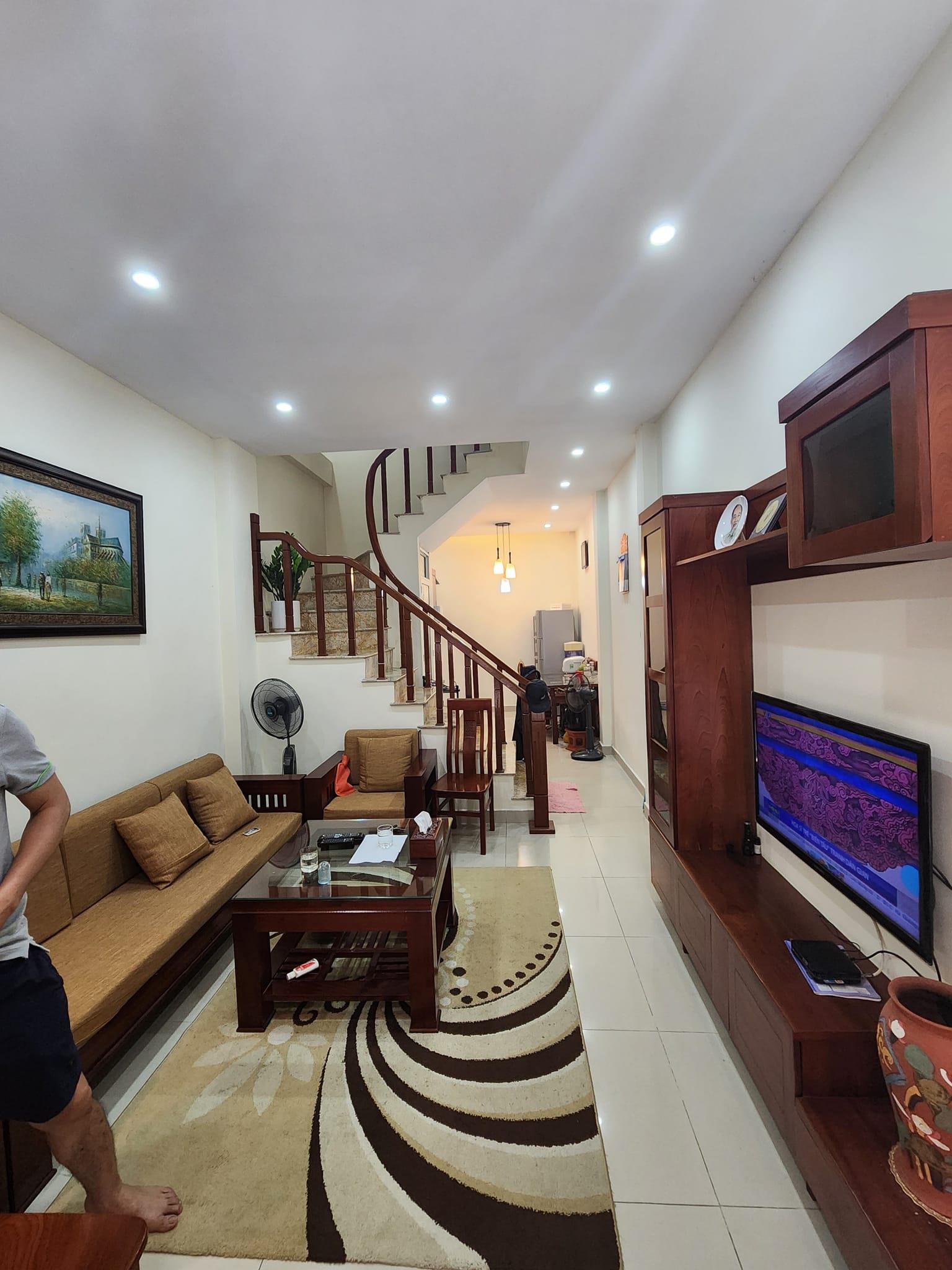 Lô Góc Nguyễn Ngọc Vũ Cầu Giấy, Nhà Đẹp Dân Xây Oto Đỗ Cửa Sát Phố, 65m Nhỉnh 10Tỷ