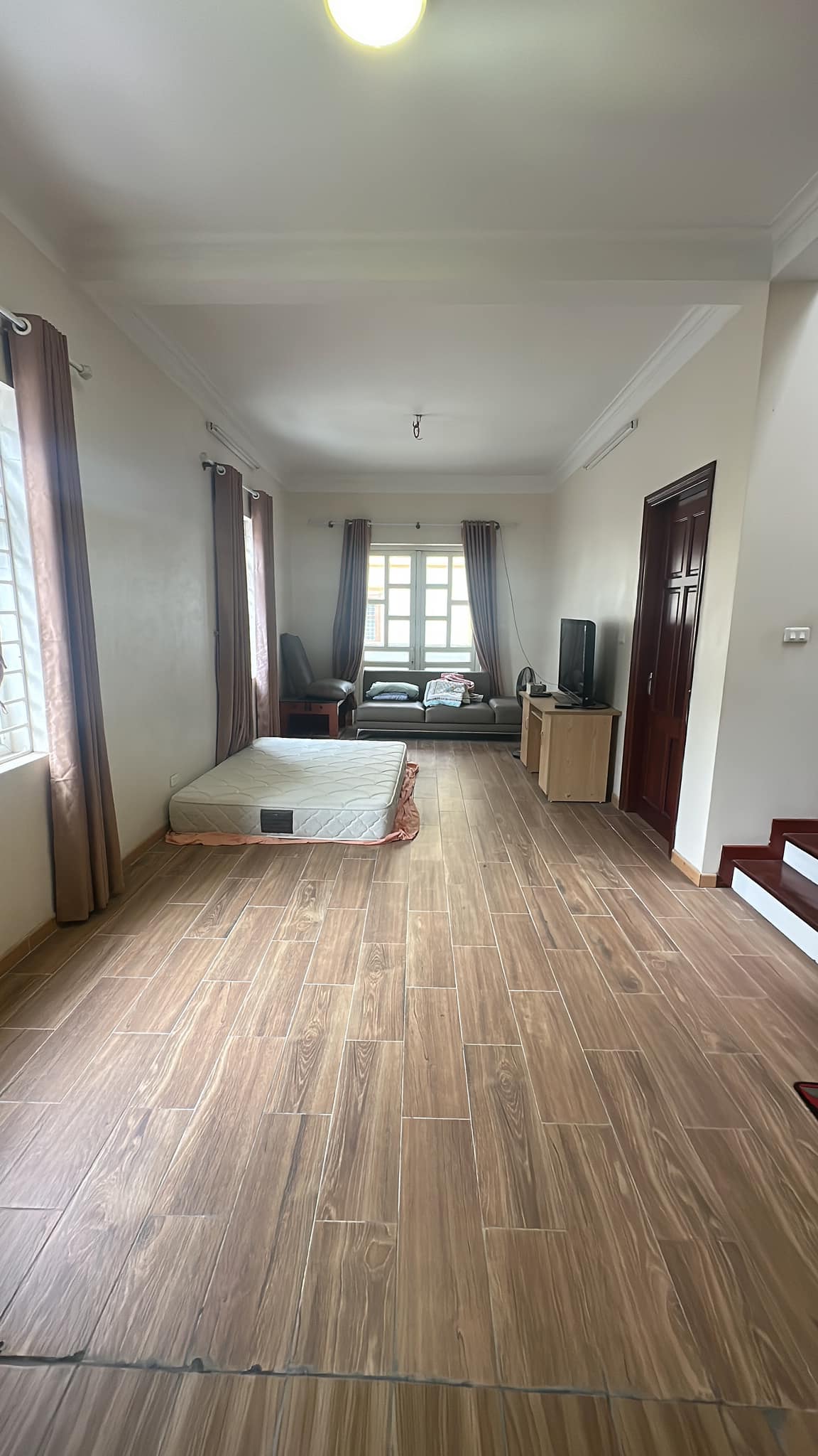 Bán nhà 107m2 phố Nghi Tàm, Tây Hồ Thang máy Nội thất Đẳng cấp 2 Ô tô tránh 10m 19.6 Tỷ