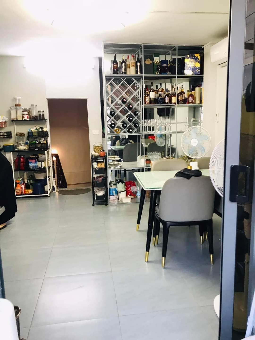 Bán nhà Phố Dương Văn Bé, Hai Bà Trưng gần mặt phố nhà ở ngay, tặng nội thất. DT 48m*5T,mặt tiền 4.5m