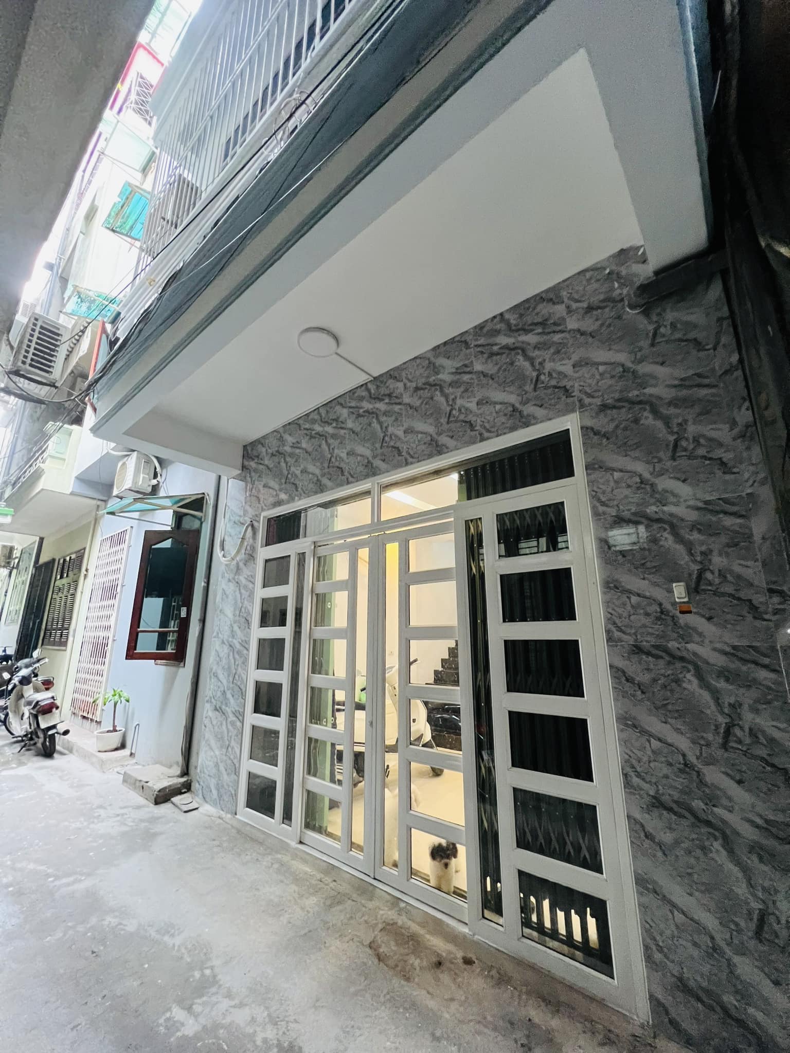 Nhà đẹp ở ngay, Trung Tâm Cầu Giấy DT35M x 5T, ô tô tránh chỉ vài bước chân, giá 4.7 tỉ