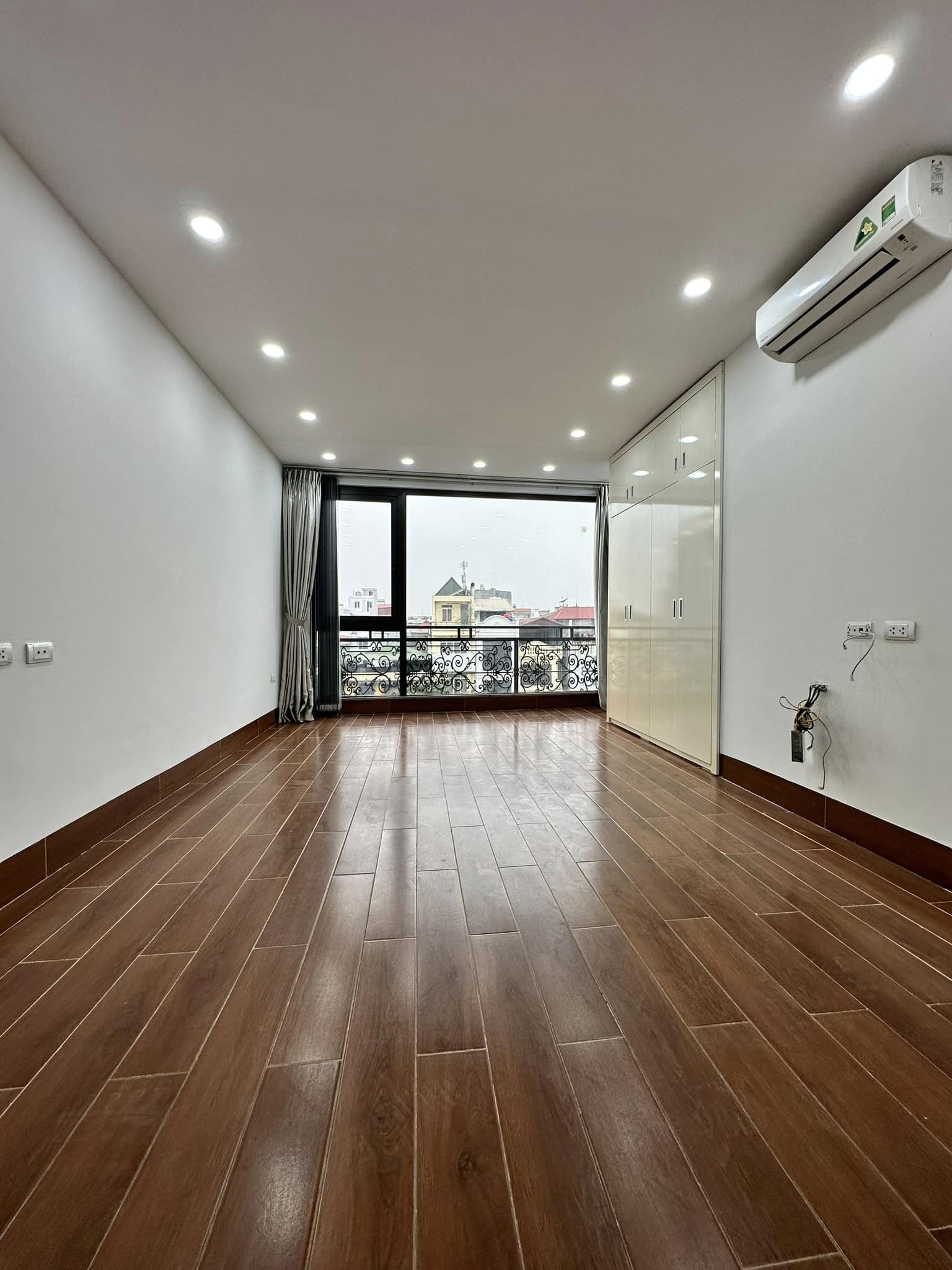 Bán ngôi nhà 86m2 phố An Dương, Tây Hồ Gara 2 Ô tô tránh Kinh doanh vô đối Không có nhà thứ 2 10.9 Tỷ