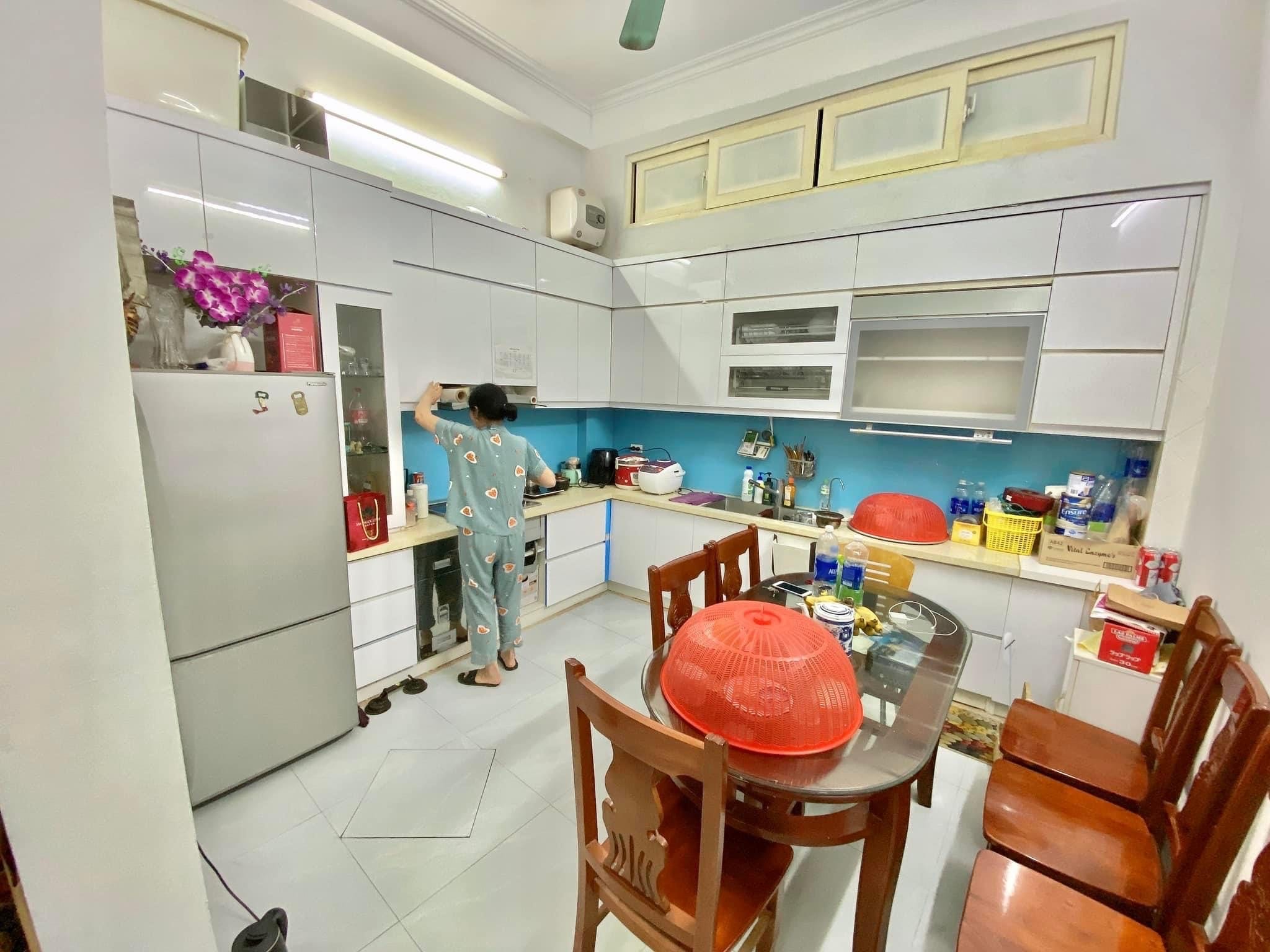 Bán gấp nhà ngõ 101 Đào Tấn, gần phố, kinh doanh nhỏ, 4 tầng ở luôn.