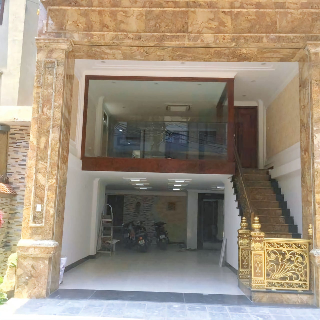 TÒA VĂN PHÒNG MẶT PHỐ QUAN NHÂN 9 TẦNG BỀ THẾ LỪNG LỮNG, ĐA NĂNG - LÔ GÓC 3 THOÁNG VĨNH VIỄN