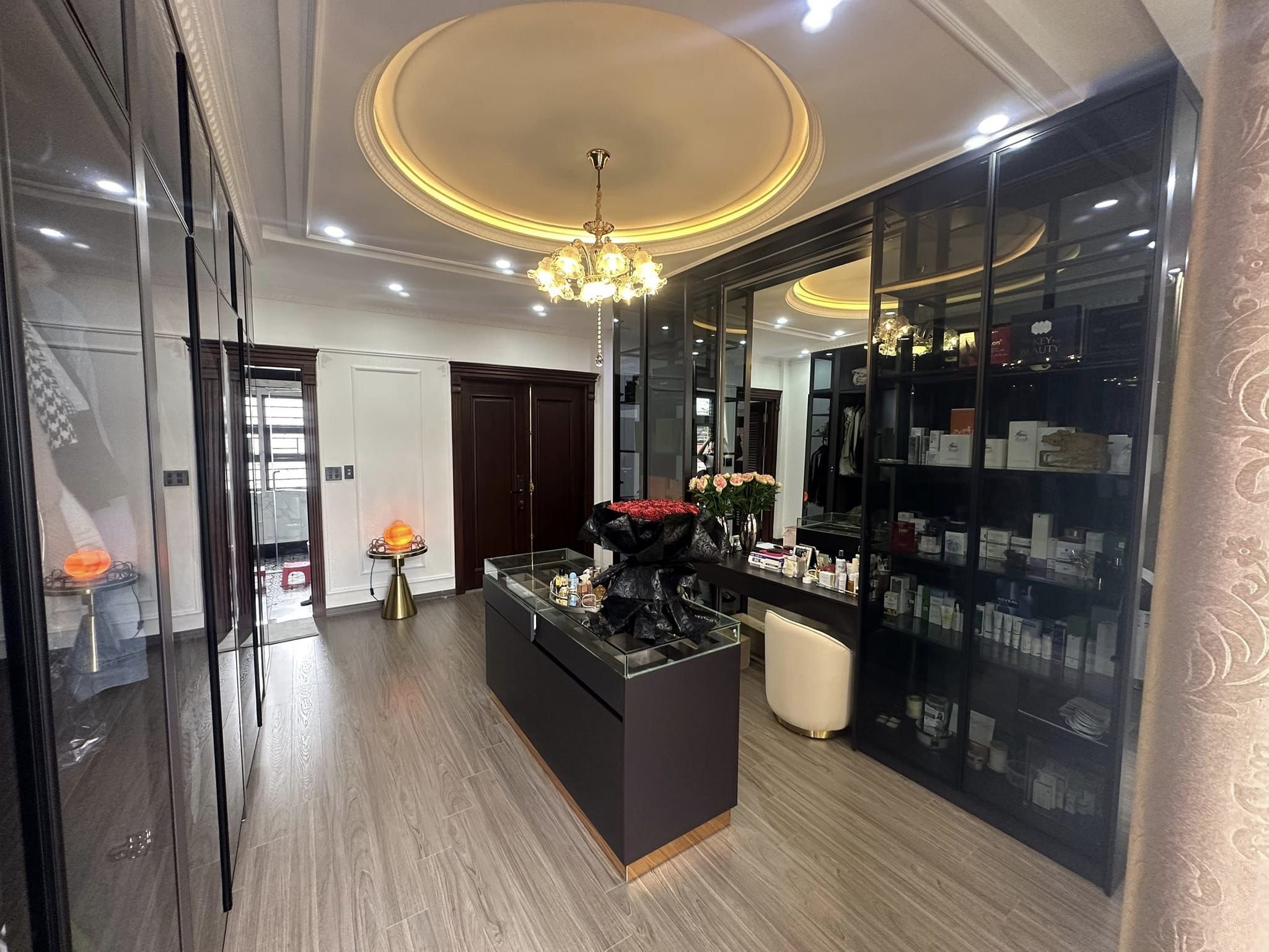 Bán ngôi nhà 108m2 phố Nghi Tàm, Tây Hồ Biệt thự Đẳng cấp Thang máy Nhập khẩu 10m ngõ 2 Ô tô tránh 19.7 Tỷ