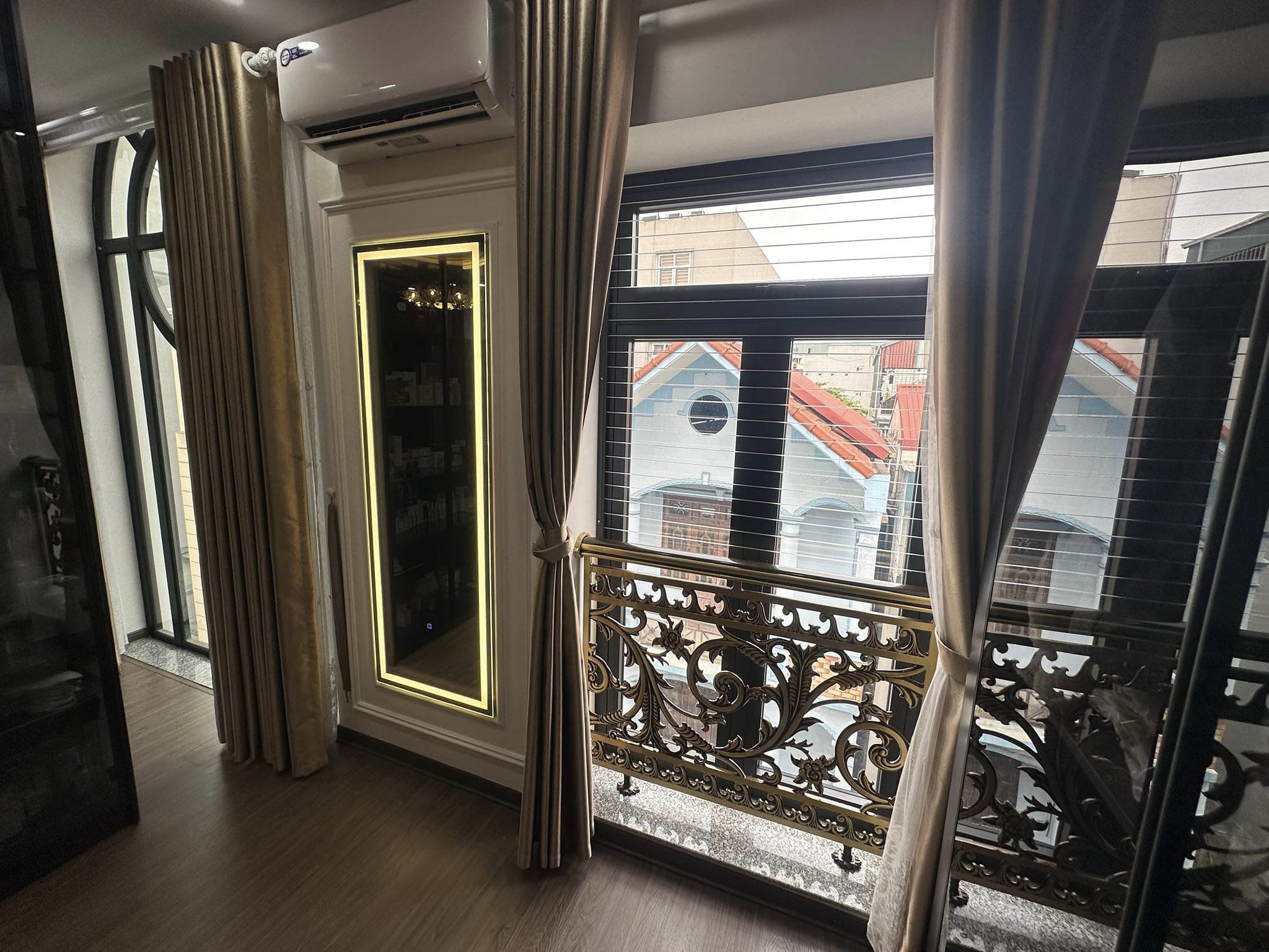 Bán Biệt thự 84m2 phố Sài Đồng, Long Biên Gara 2 Ô tô tránh Thang máy Nhập Nội thất Nhập khẩu 12.3 Tỷ