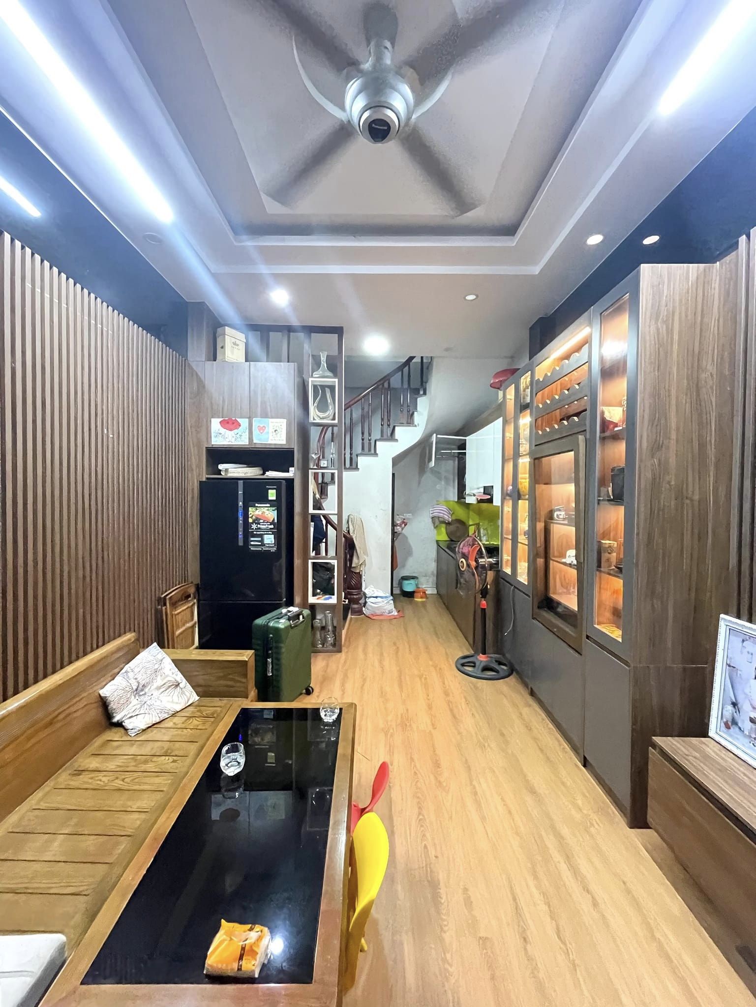 Nhà đẹp cần bán ngõ 420 Khương Đình, 30m, mặt tiền 4m, giá 4 tỷ.