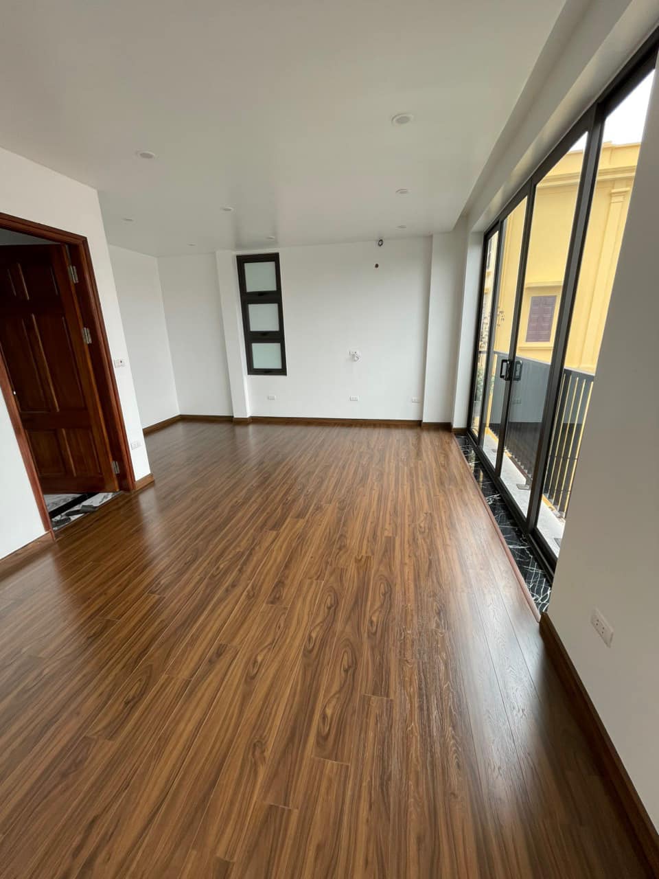 Bán căn nhà 68m2 phố Ngọc Lâm, Long Biên Gara Ô tô Thang máy XỊN Kinh doanh vô đối 9.4 Tỷ