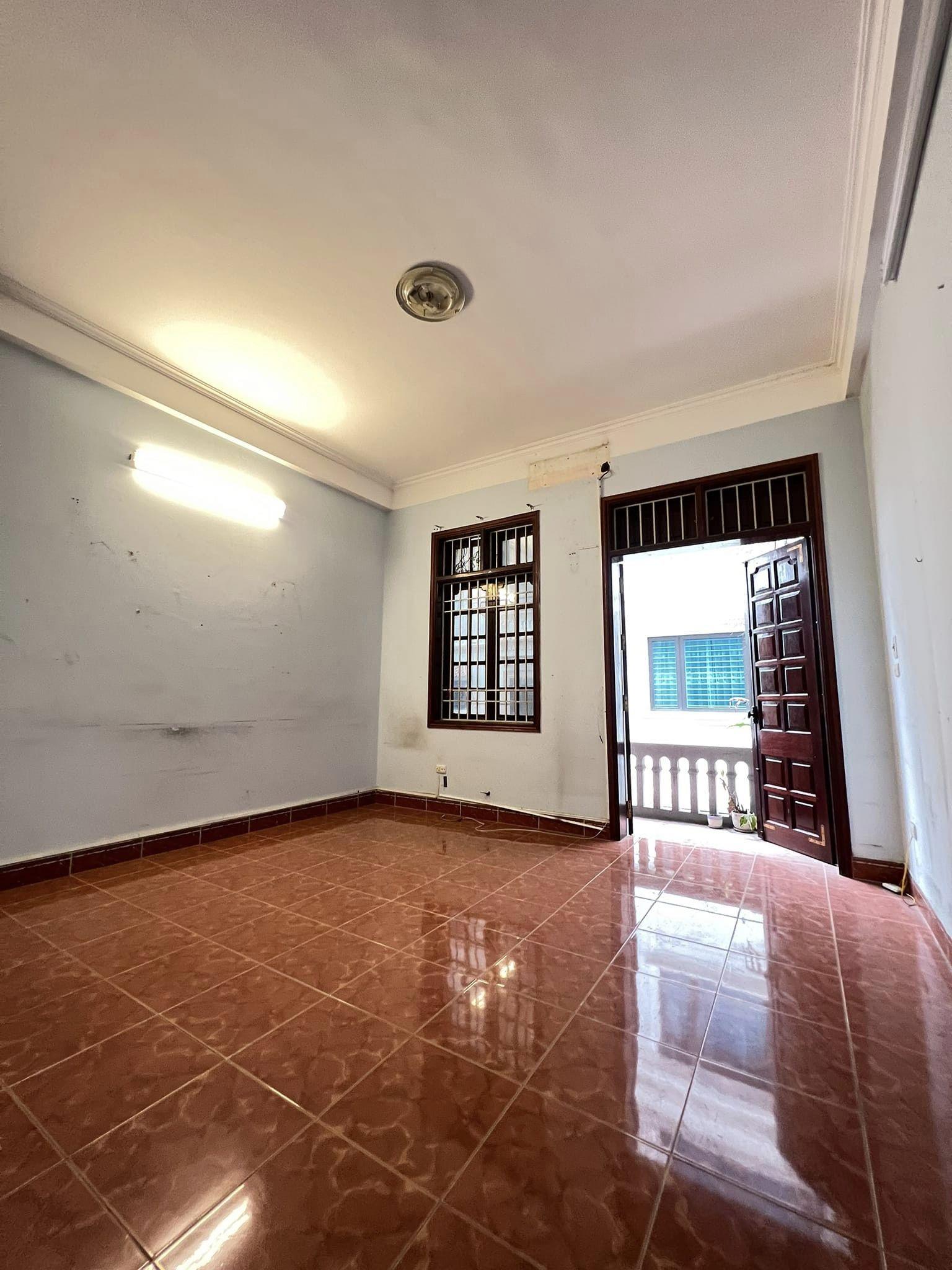 BÁN NHÀ CẦU GIẤY-PHÂN LÔ Ô TÔ TRÁNH-VỈA HÈ RỘNG-HAI THOÁNG-60M2-CHỈ 14,8 TỶ