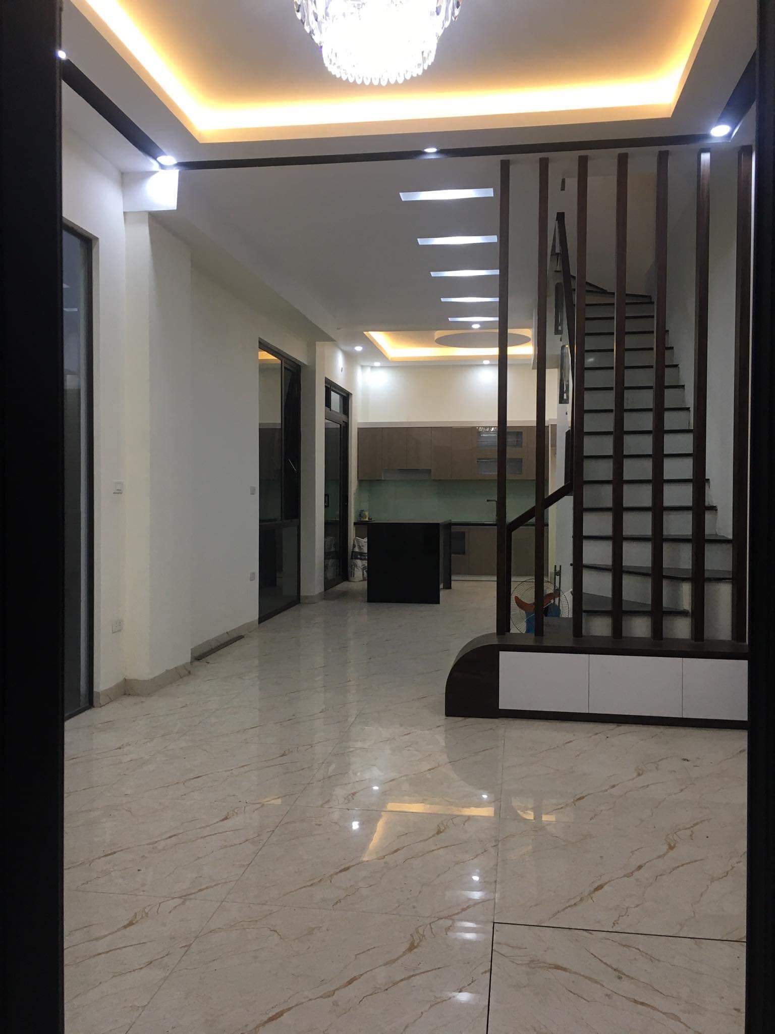 Nhà 3 mặt thoáng Thái Thịnh,Đống Đa.Diện tích 68m2.Mặt tiền 5,7m.xe 3 gác tránh,ngõ thông. LH xem nhà: 0944285522