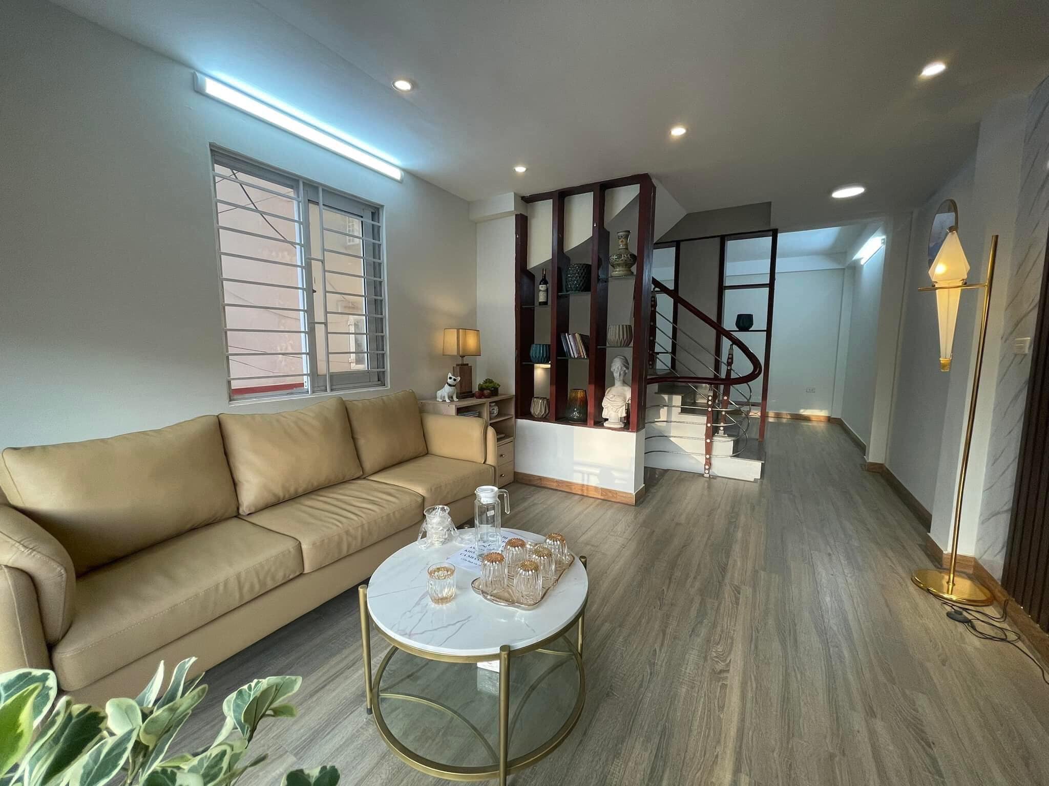 Nhà đẹp lung linh, ngõ rộng thoáng ngay gần ga Láng mặt tiền 5.2m giá nhỉnh 7.8 tỷ.