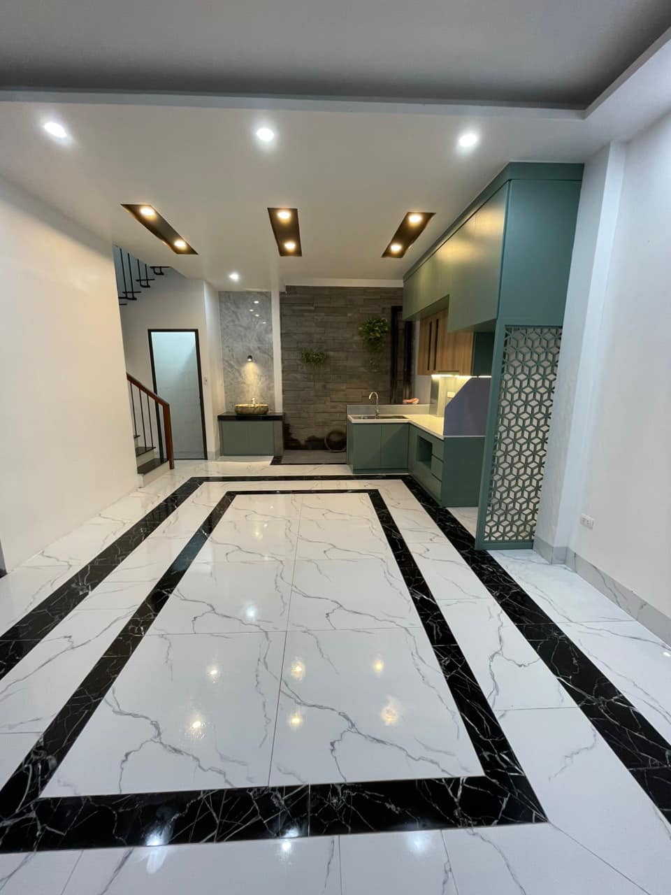 Bán ngôi nhà 68m2 phố Ngọc Lâm, Long Biên Gara Ô tô Thang máy Kinh doanh đỉnh 9.5 Tỷ