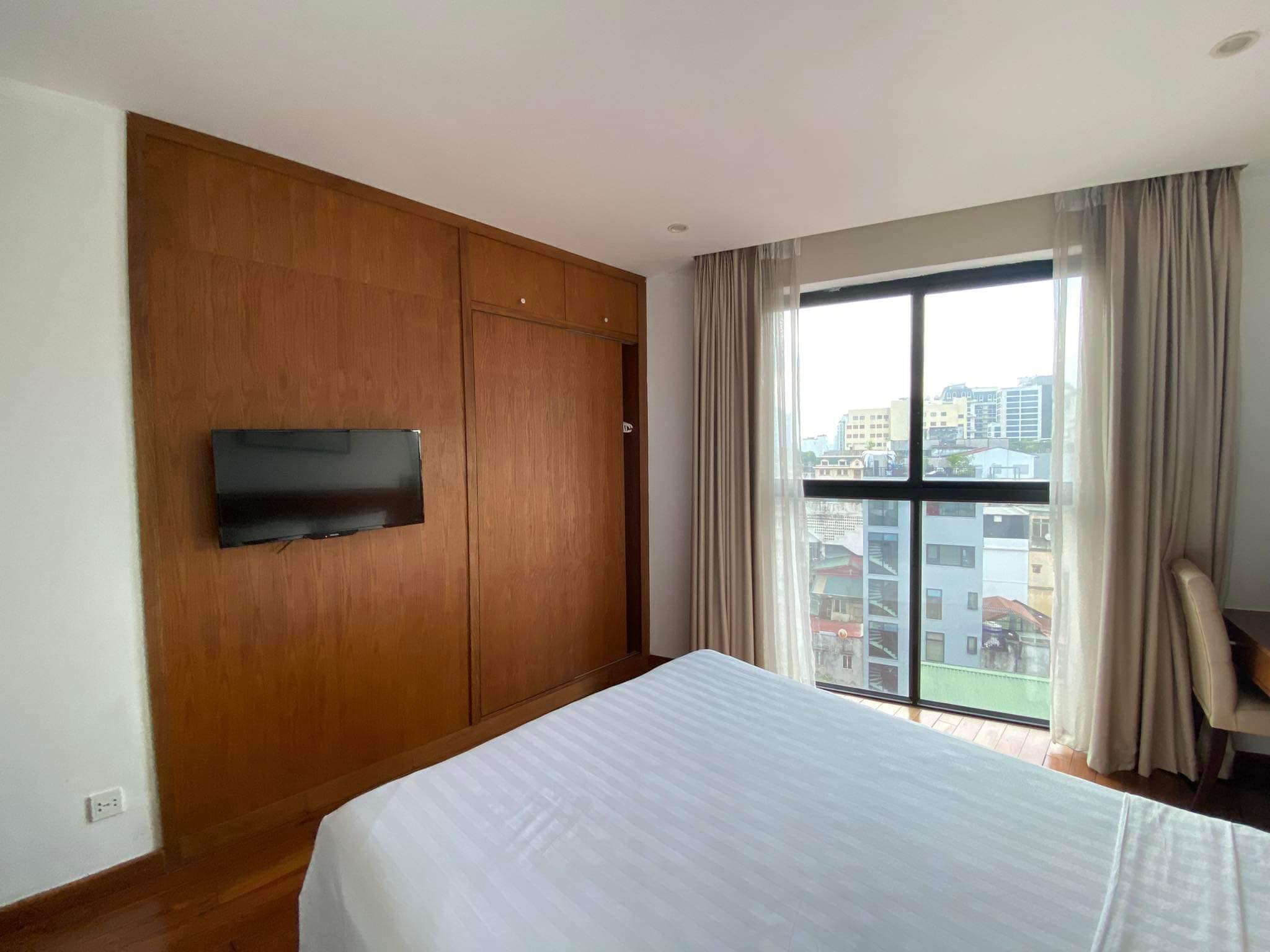 Mặt Phố Quận VIP Hoàn Kiếm-Trần Hưng Đạo kinh doanh ô tô tránh. Bán gấp khách sạn 8 tầng 93m2 chỉ 25 tỷ