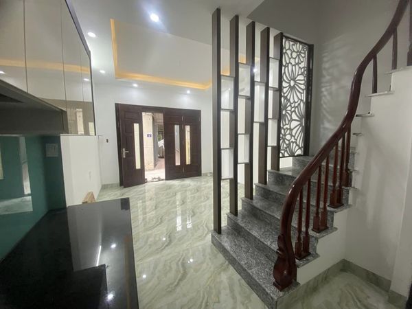 Bán nhà dương quảng hàm - caaug giấy - 6 tầng long lanh - nội thất xị xò .Ngõ rộng xe ba gác vào thoải mái - thông