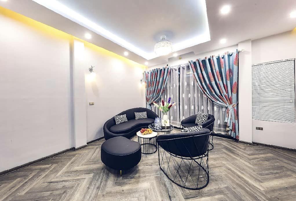 Bán căn nhà 45m2 phố Nguyễn Sơn, Long Biên Gara Ô tô tránh Thang máy Kinh doanh Sầm uất 8.5 Tỷ