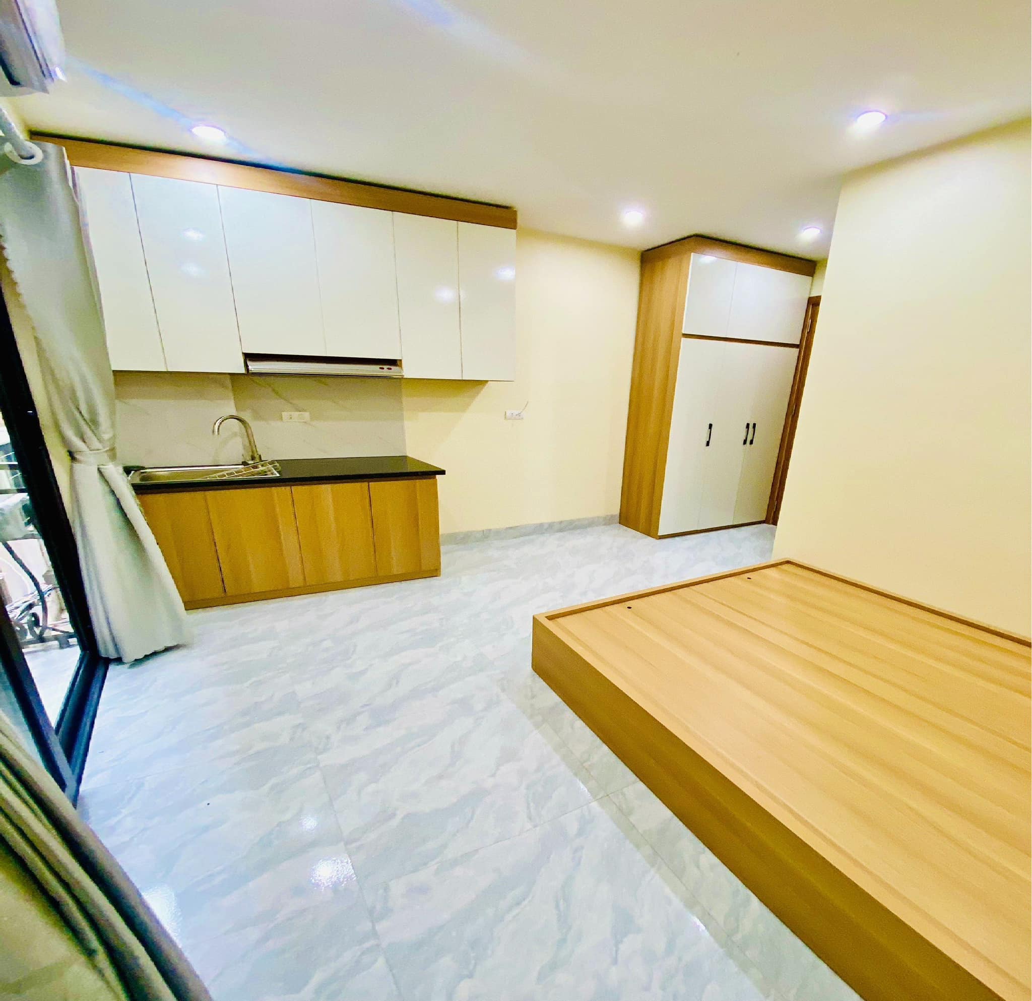 Bán nhà 4 tầng mặt phố HồTây khu vự du lịch - VIEW hồ đẹp nhất, kinh doanh giao thông thuận tiện. giá 15 tỷ