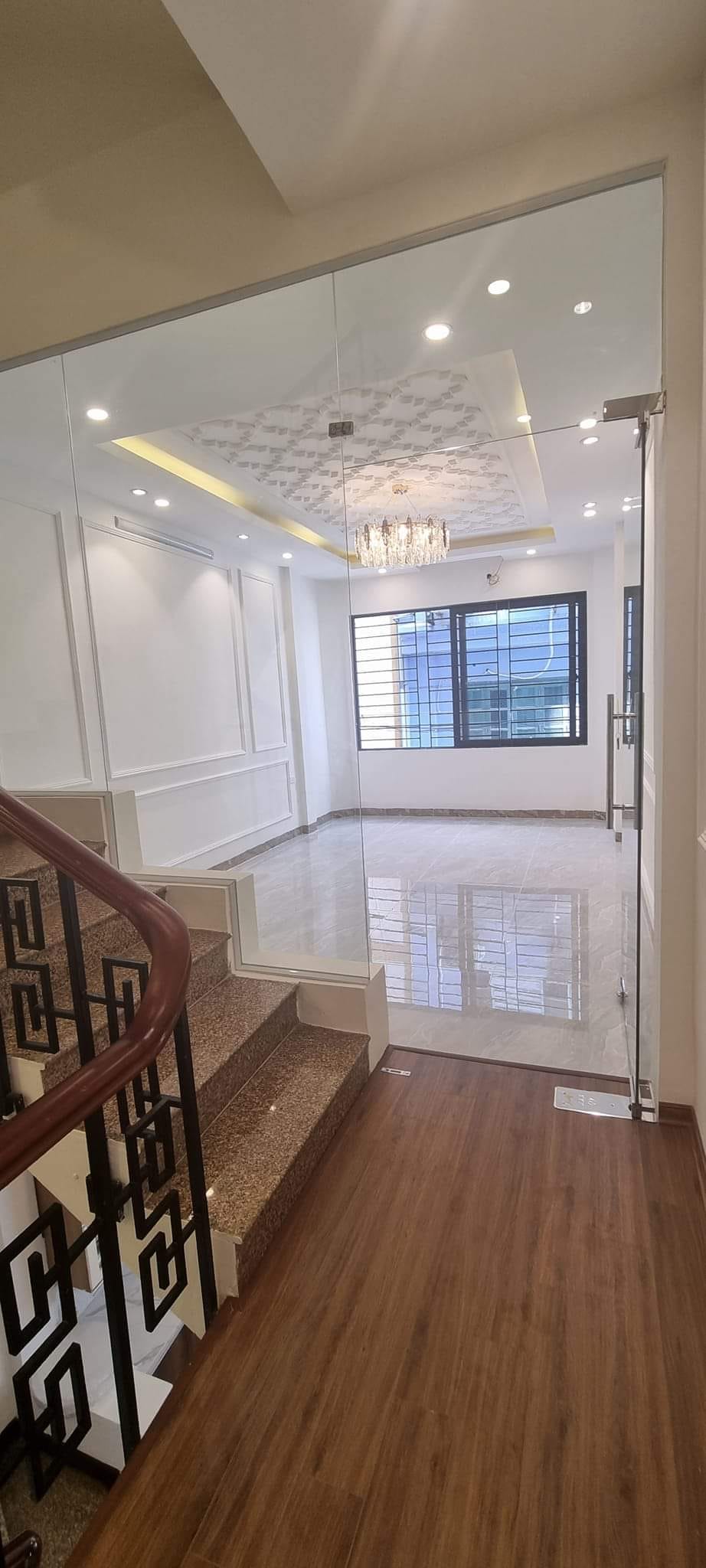 Đẳng cấp Nhà đẹp Cầu Giấy 40m2 x 5T, ngõ Thông, ô tô gần, Thông sàn, kd nhỉnh 5 tỷ.