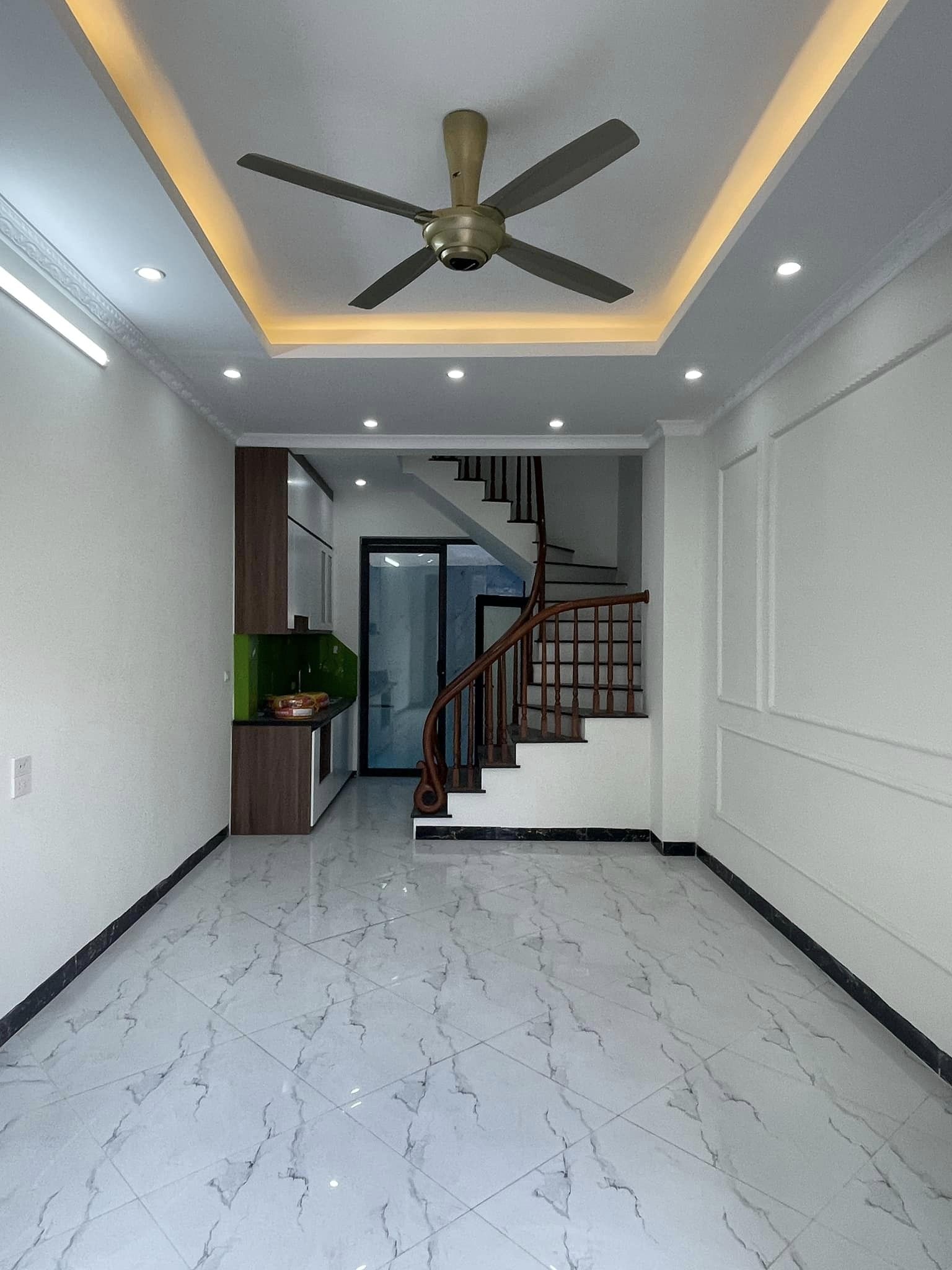 Bán gấp nhà Thanh Lân, 35m x 5T x 3.6 tỷ - Ô TÔ VÀO NHÀ - 3 MẶT THOÁNG - CÁCH MẶT PHỐ 15M