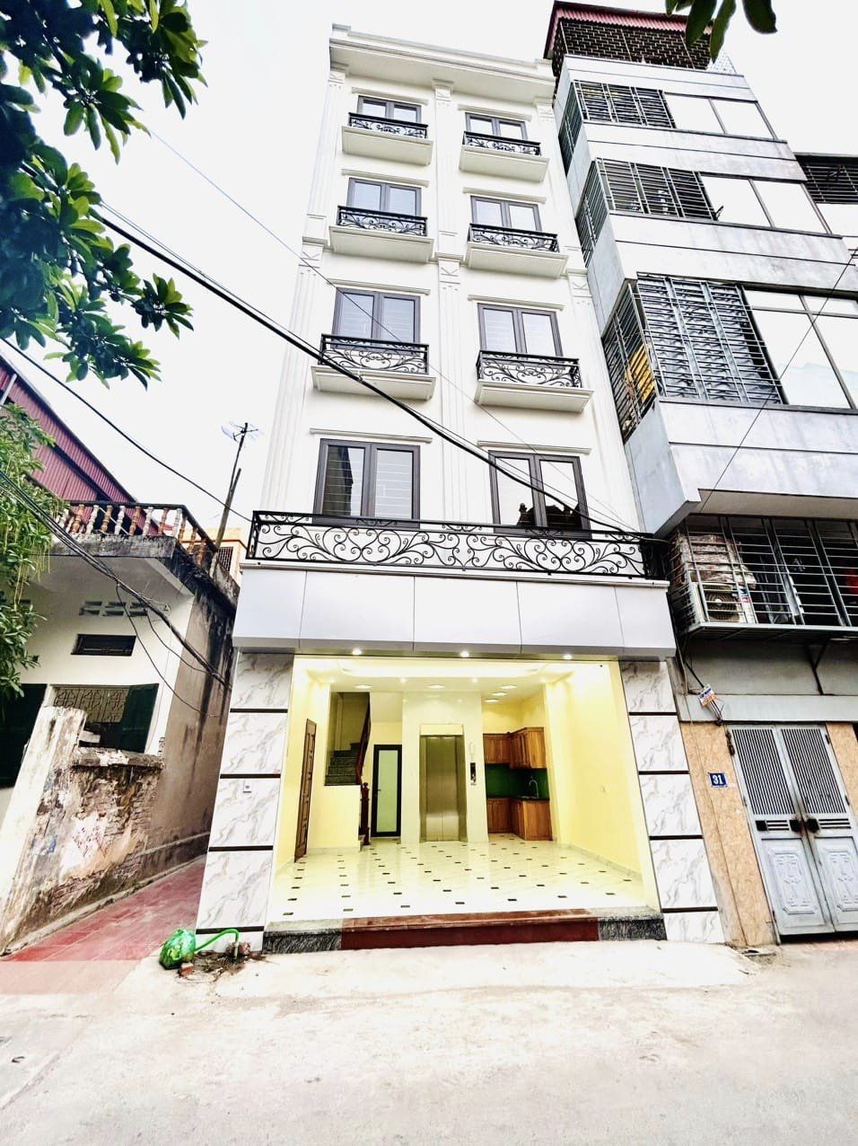 Bán nhà Tam Trinh.Gara Ô tô,6 tầng có thang máy. Chào giá 8.5 tỷ.E. Định: O967---592---566