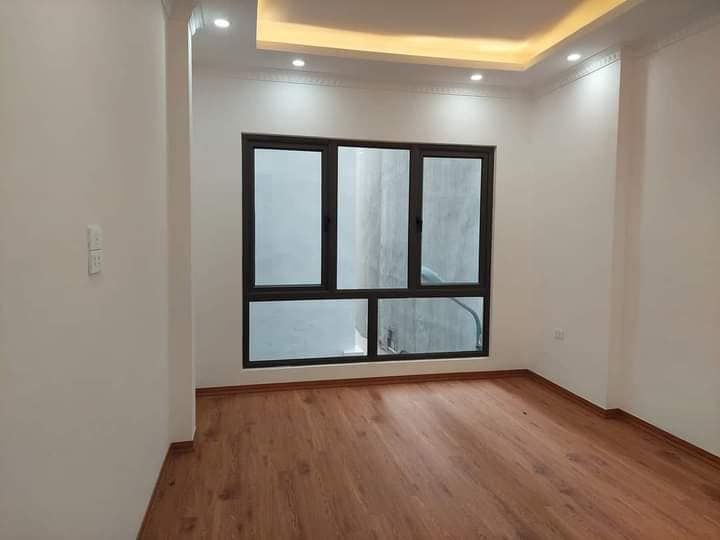 Bán ngôi nhà 97m2 phố Nghi Tàm, Tây Hồ Gara Ô tô tránh Vỉa hè rộng Kinh doanh vô đối 9.8 Tỷ