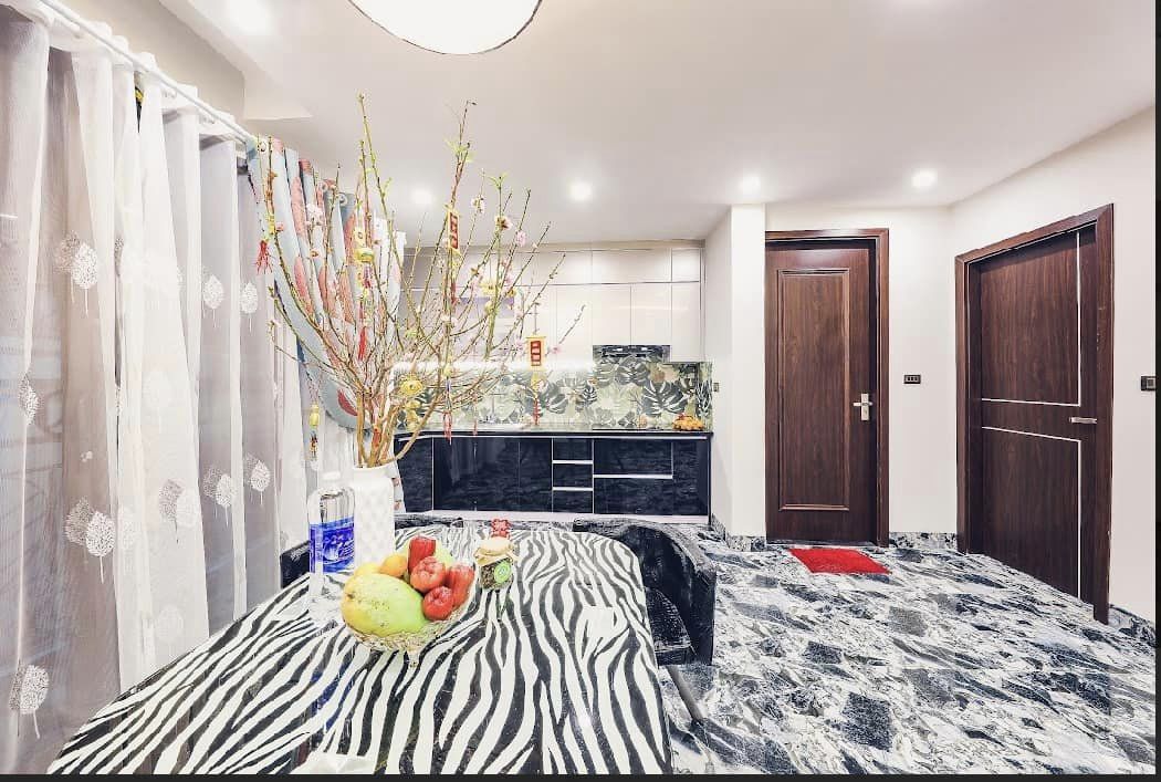 Bán ngôi nhà 45m2 phố Nguyễn Sơn, Long Biên Gara 2 Ô tô Thang máy Kinh doanh siêu tốt 8.4 Tỷ