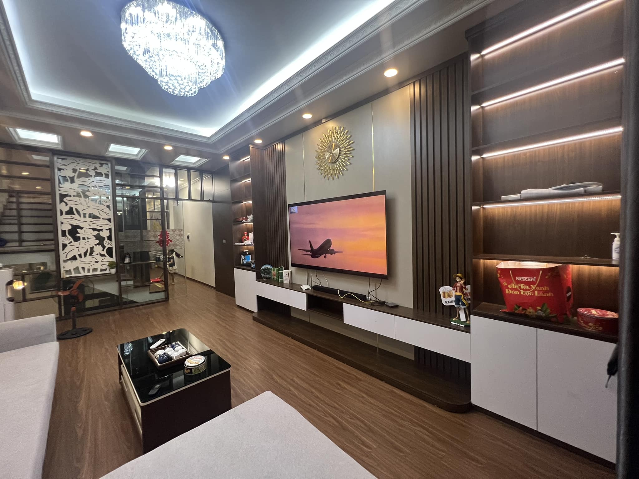 Bán căn nhà 76m2 phố Âu Cơ, Tây Hồ Gara Ô tô tránh Vỉa hè Kinh doanh siêu tốt 9.2 Tỷ