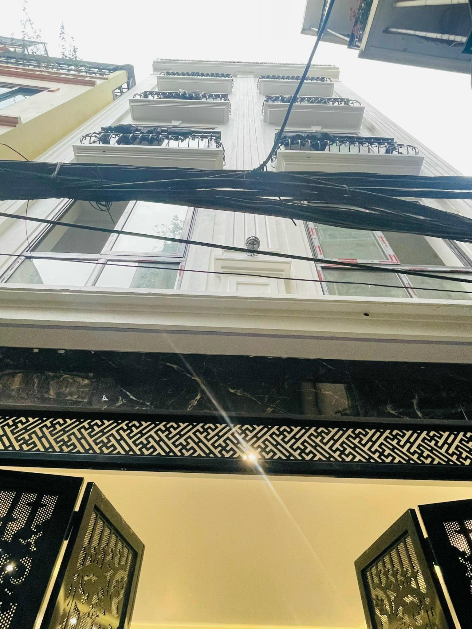 CCMN THANH NHÀN HAI BÀ TRƯNG THANG MÁY 96M X 8T GIÁ NHỈNH 12 TỶ DOANH THU 130T/THÁNG