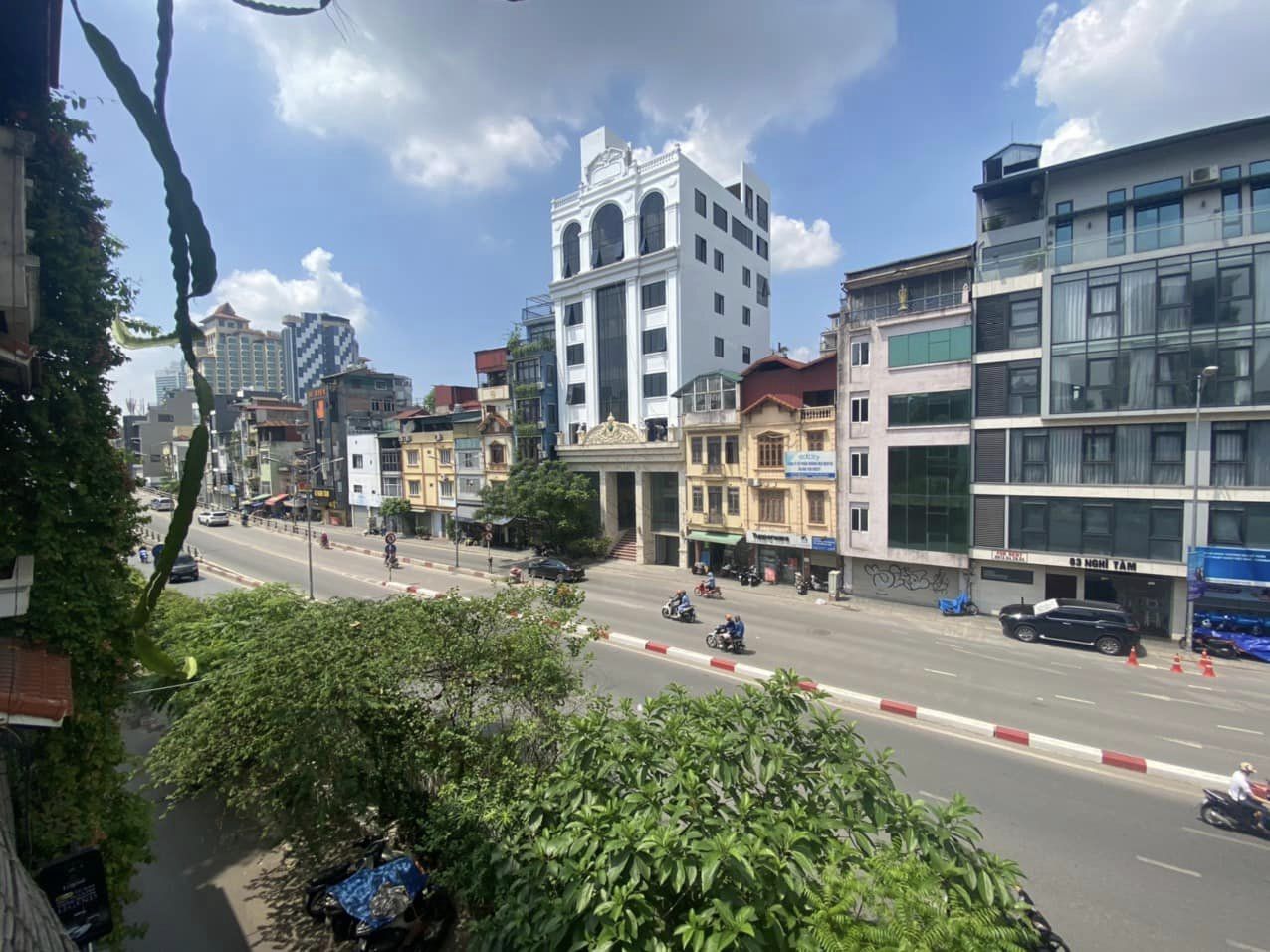 Bán nhà phố Nghi Tàm, Tây Hồ, 40m2 x 4Tầng, kinh doanh sầm uất, giá 10 tỷ